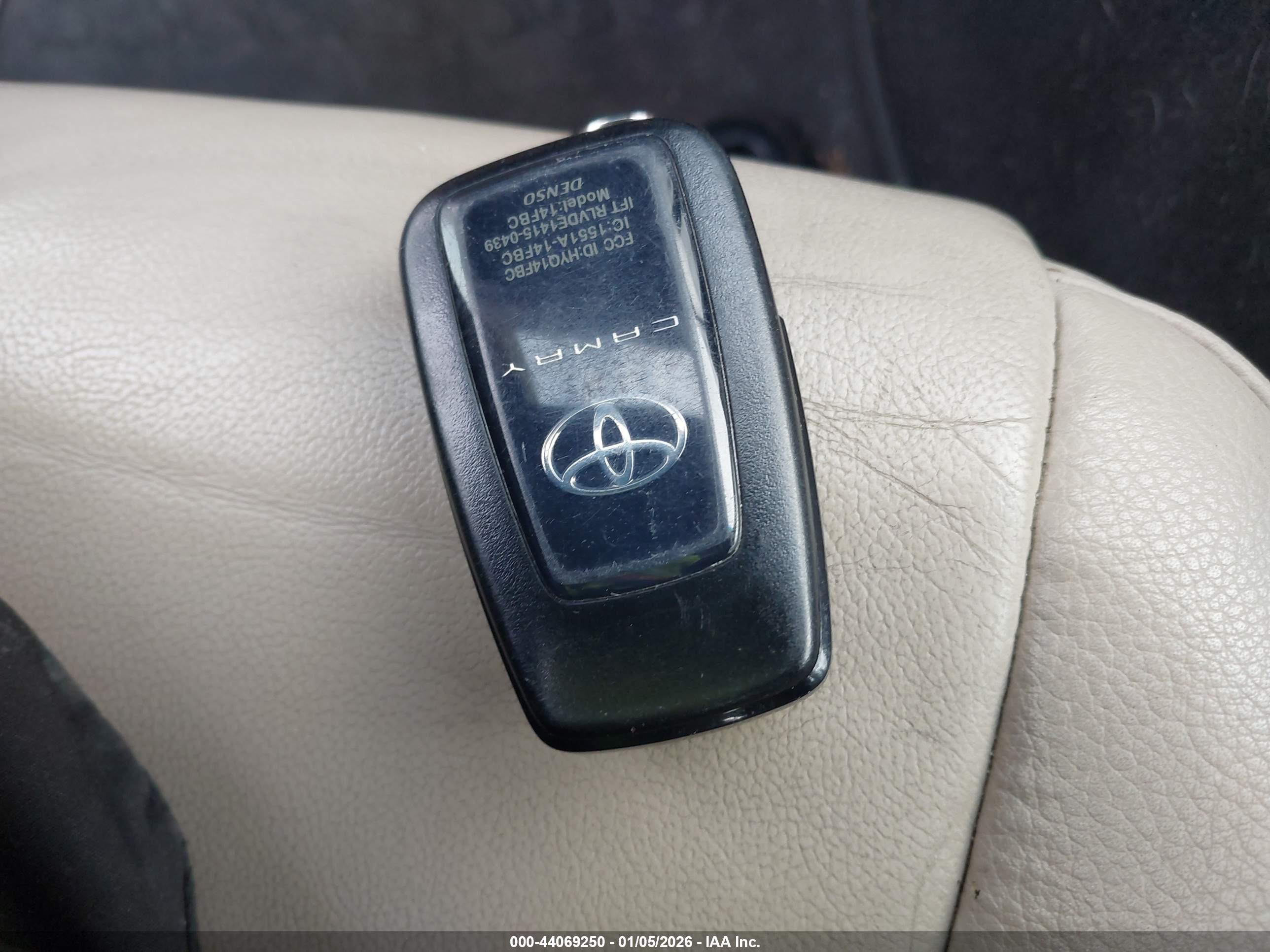 TOYOTA CAMRY image 11