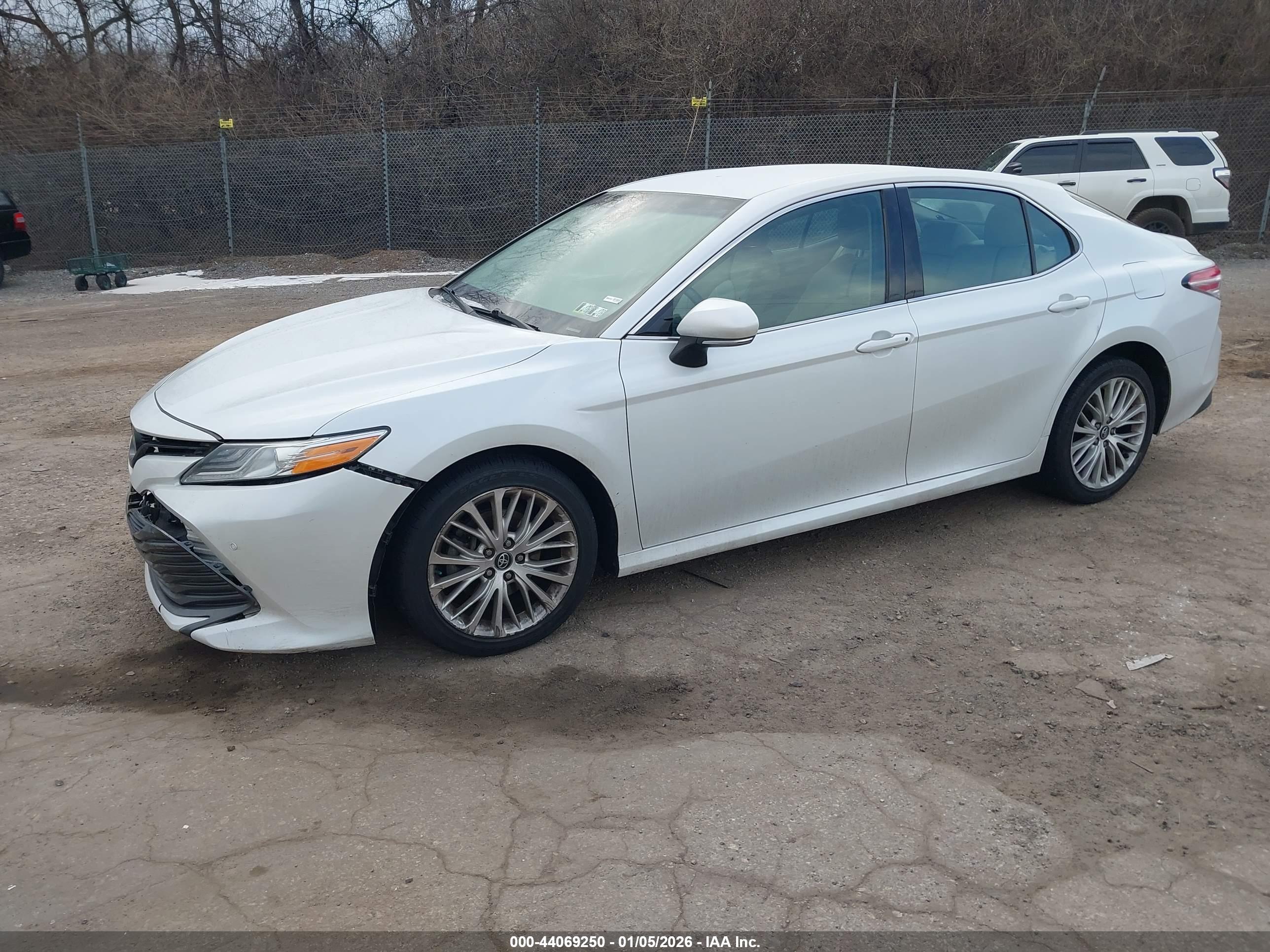 TOYOTA CAMRY image 2