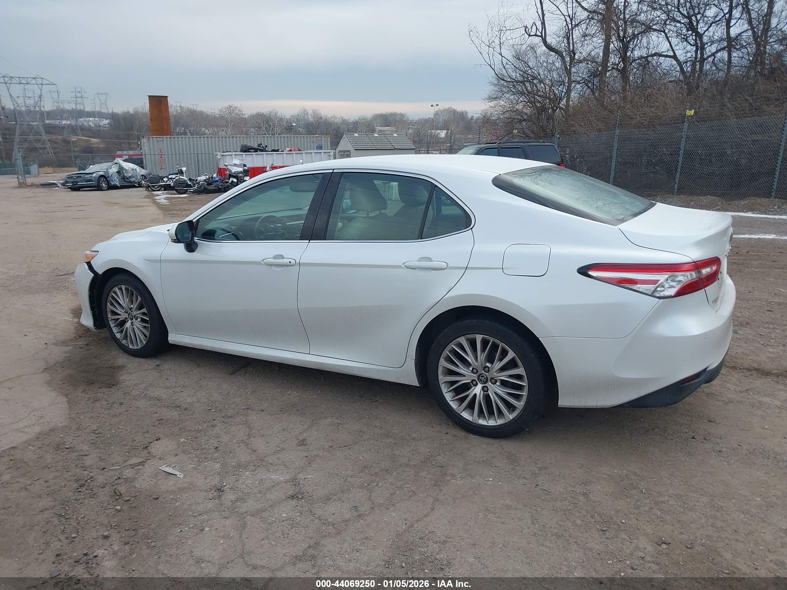 TOYOTA CAMRY image 3