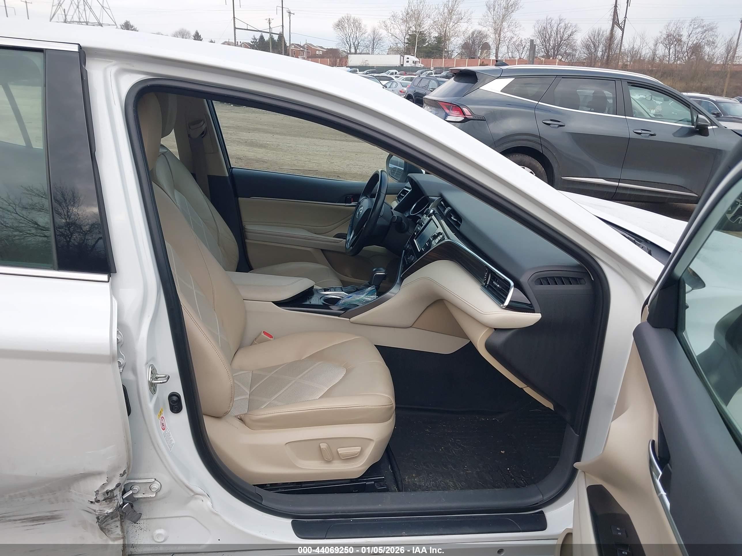 TOYOTA CAMRY image 5