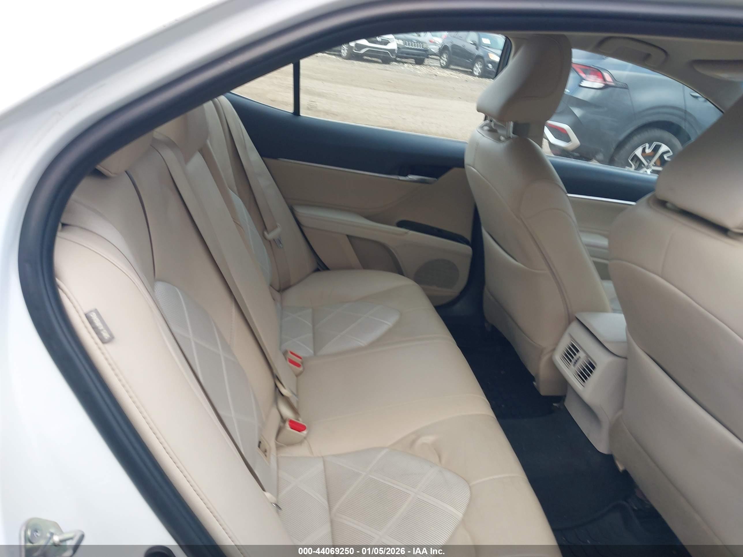 TOYOTA CAMRY image 8