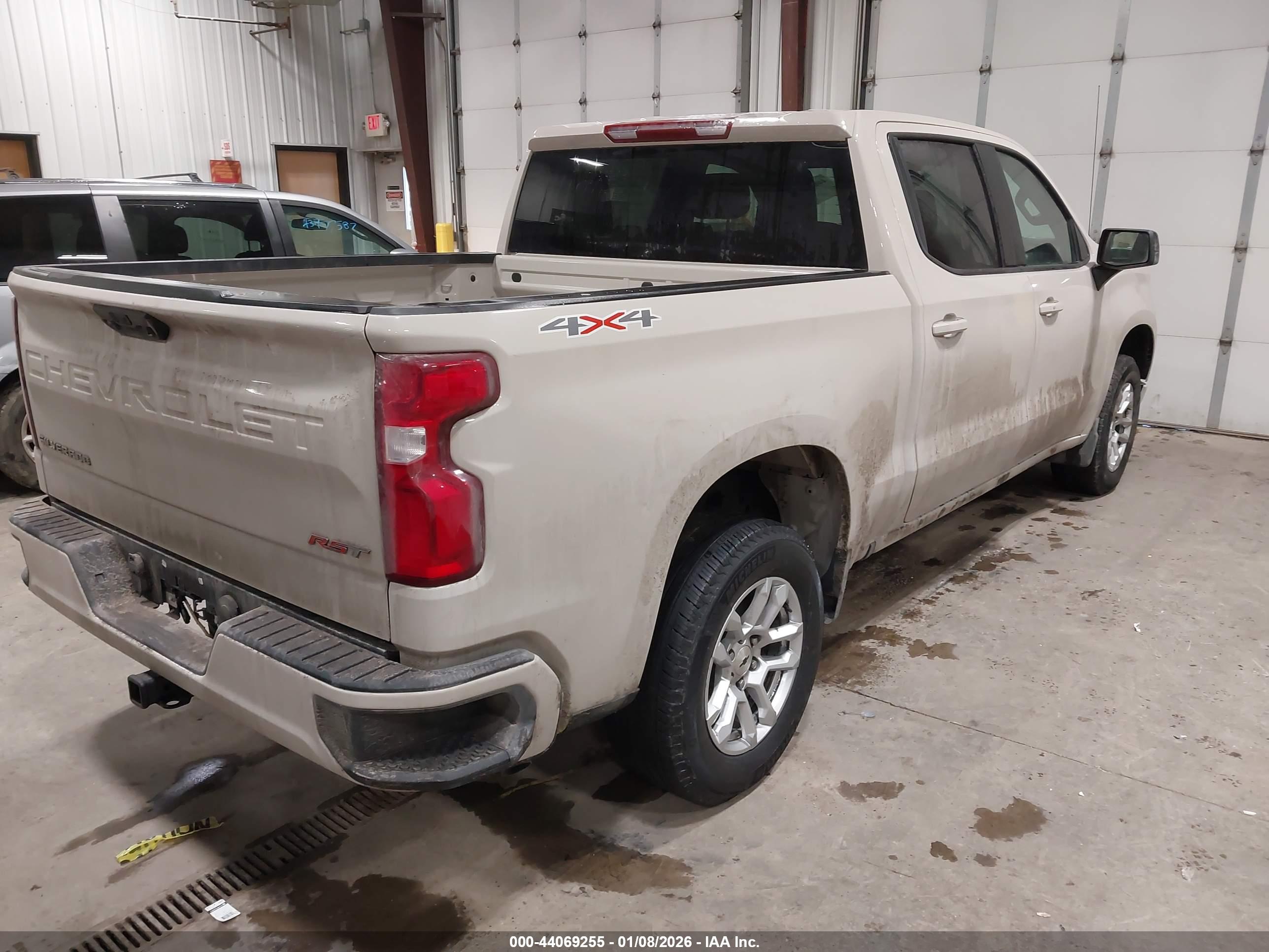 CHEVROLET SILVERADO image 4