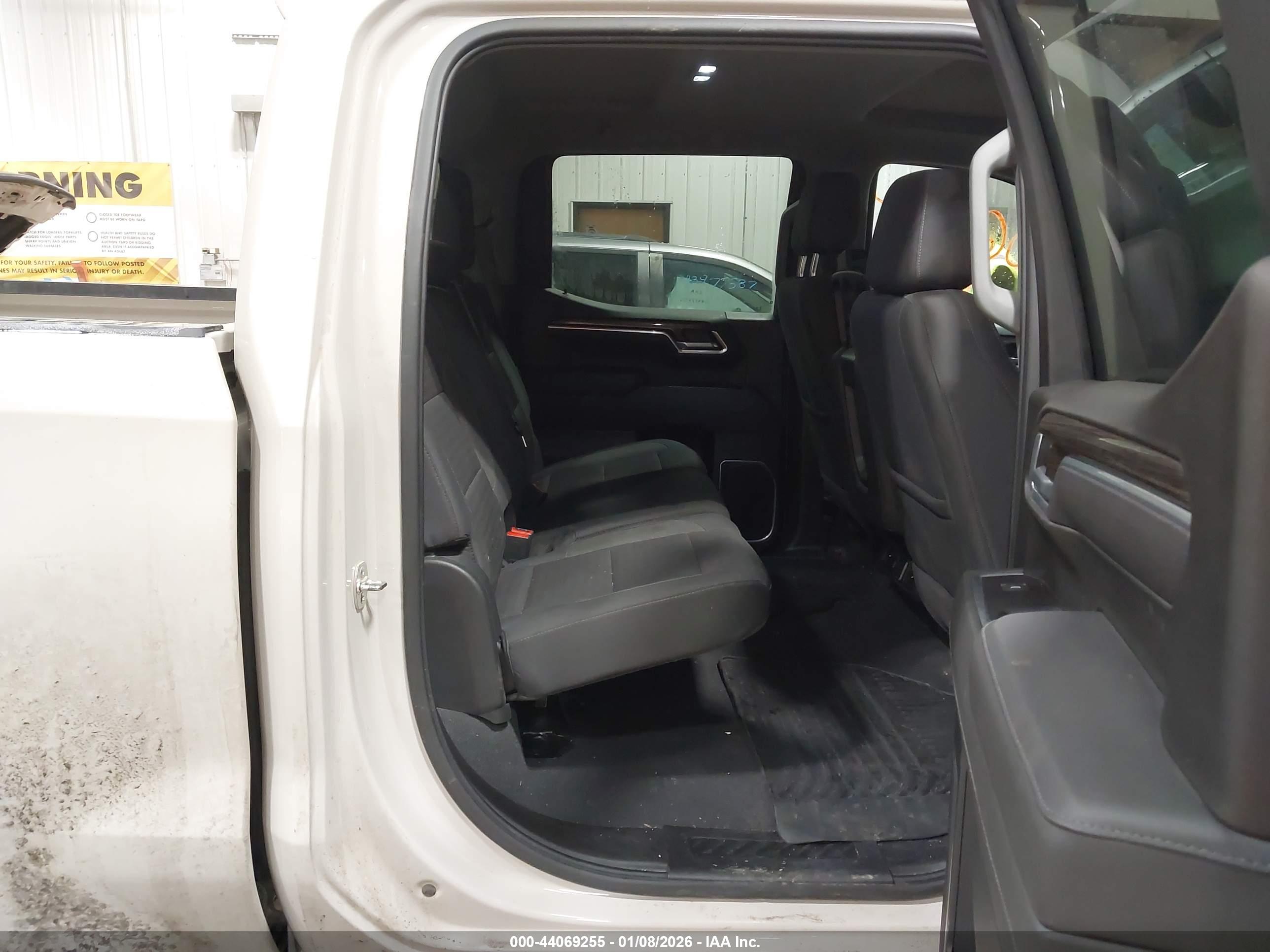 CHEVROLET SILVERADO image 8