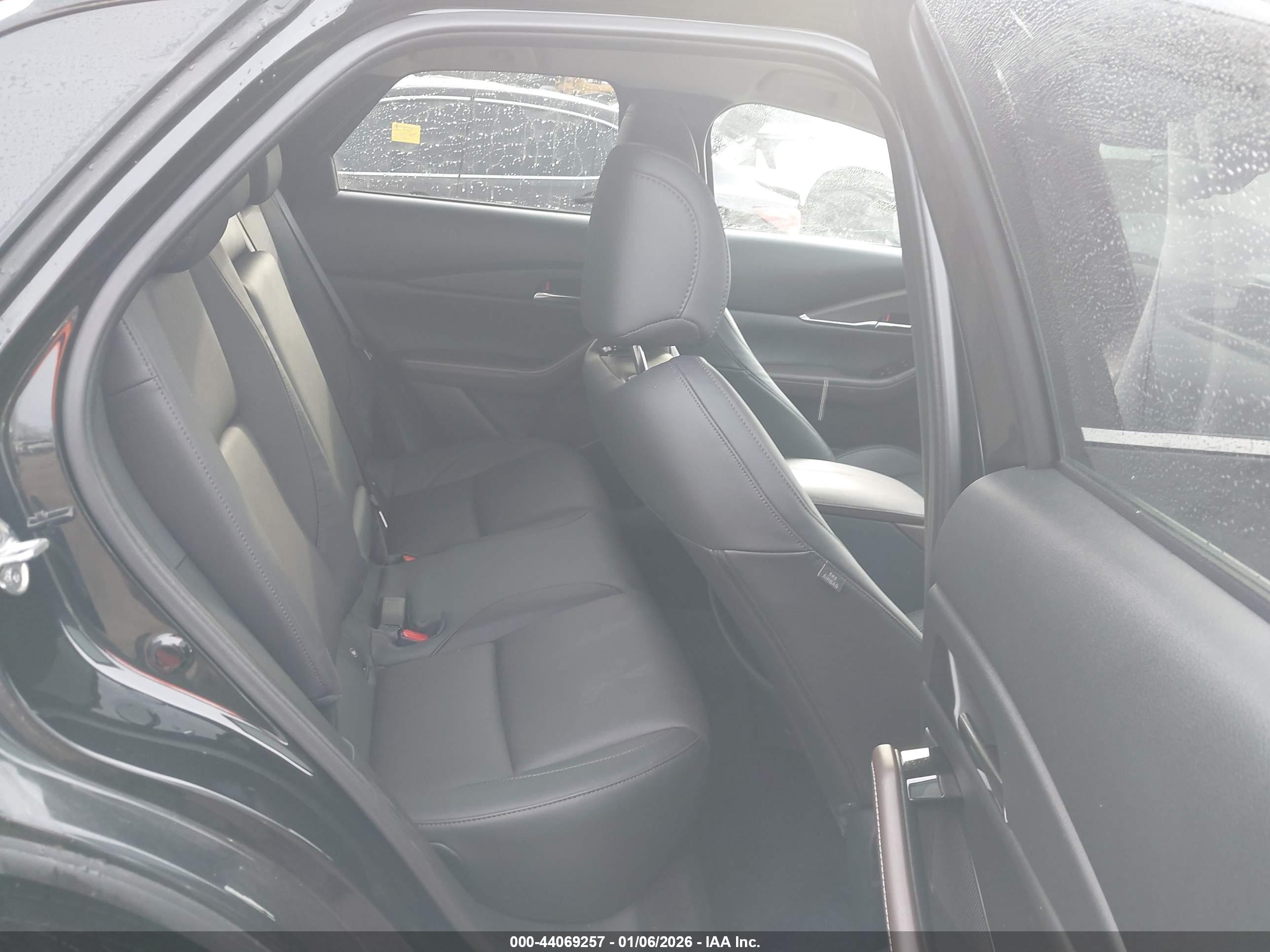 MAZDA CX-30 image 8