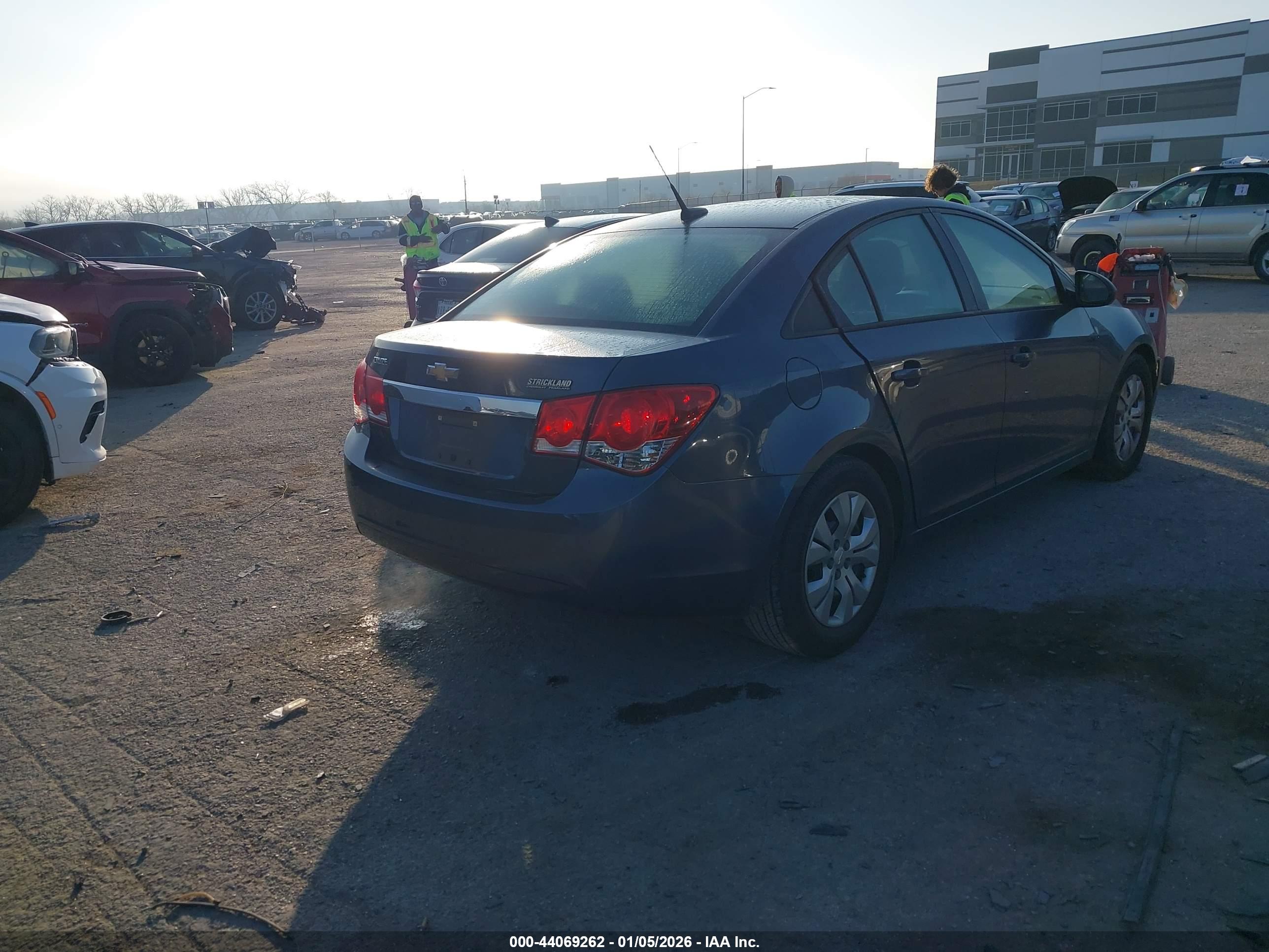CHEVROLET CRUZE image 4