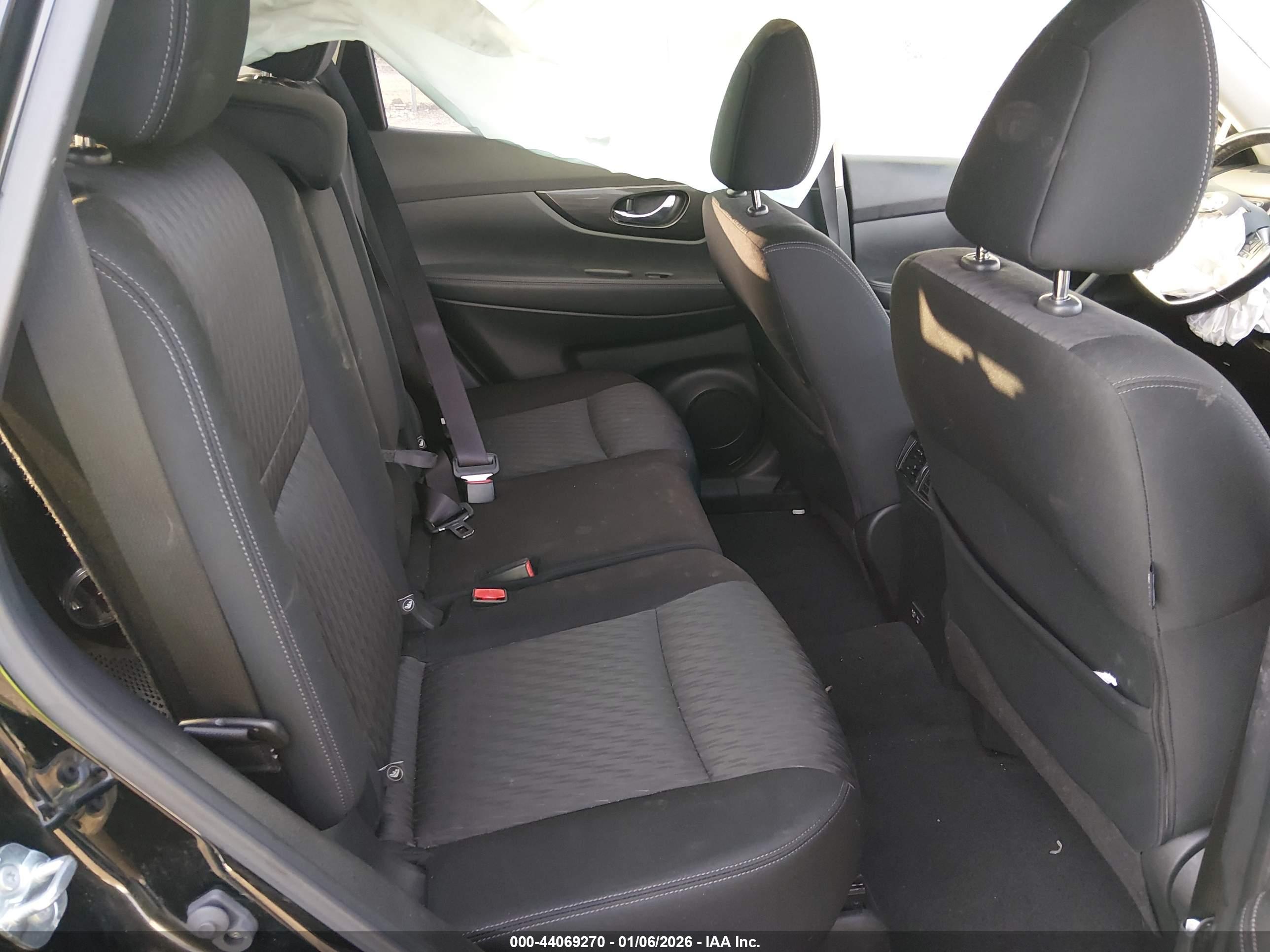 NISSAN ROGUE image 8