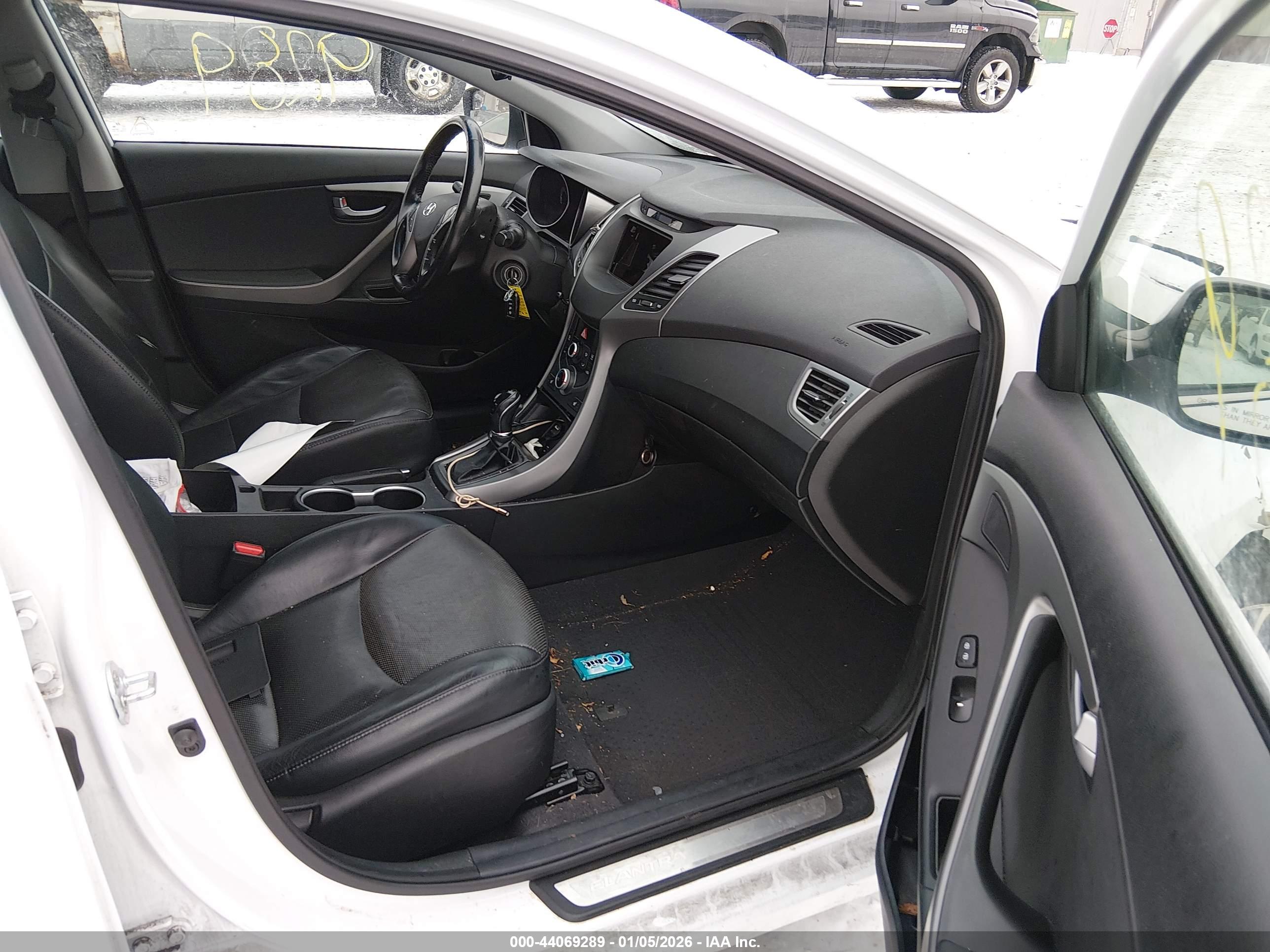 HYUNDAI ELANTRA image 5