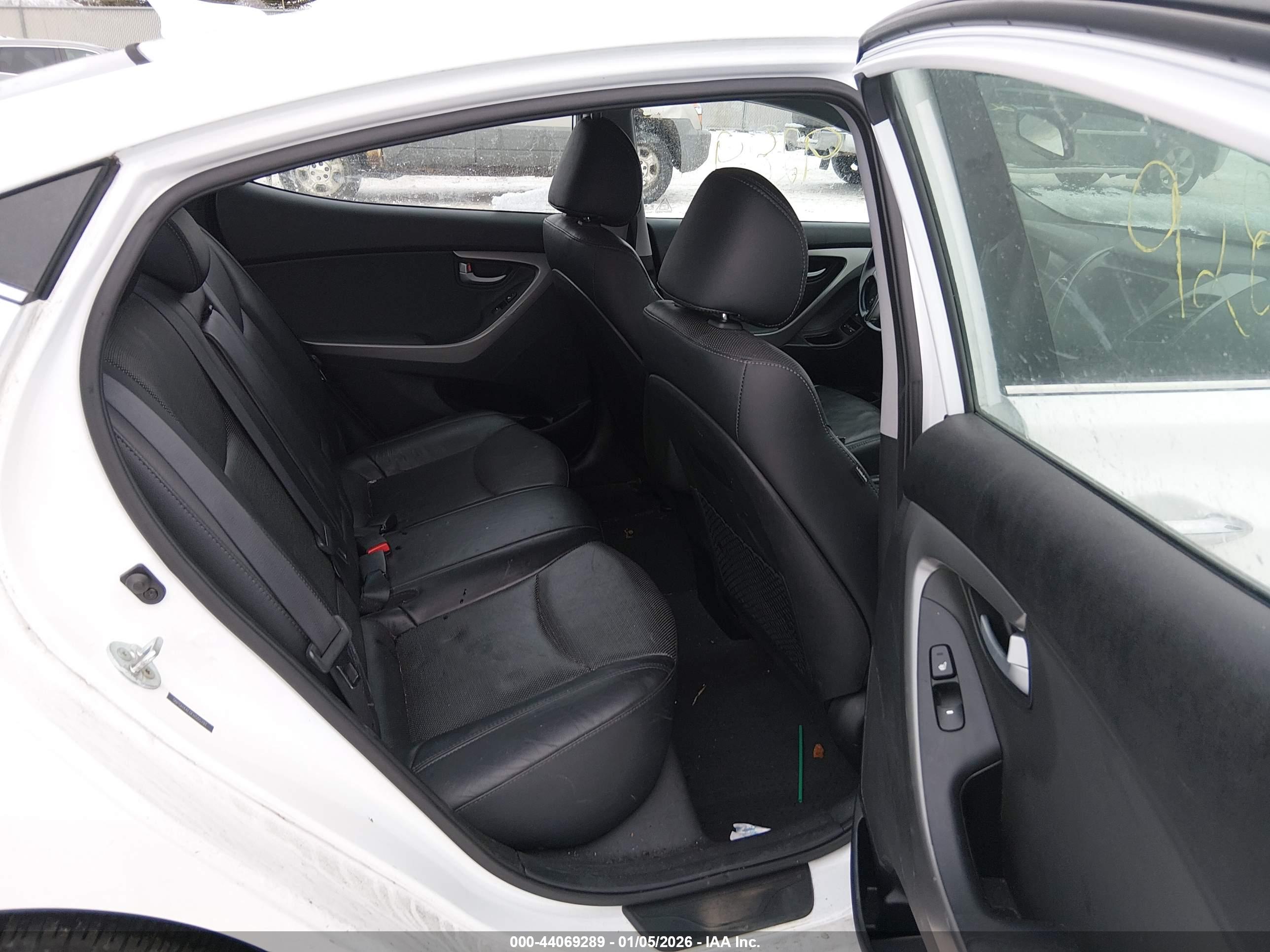 HYUNDAI ELANTRA image 8