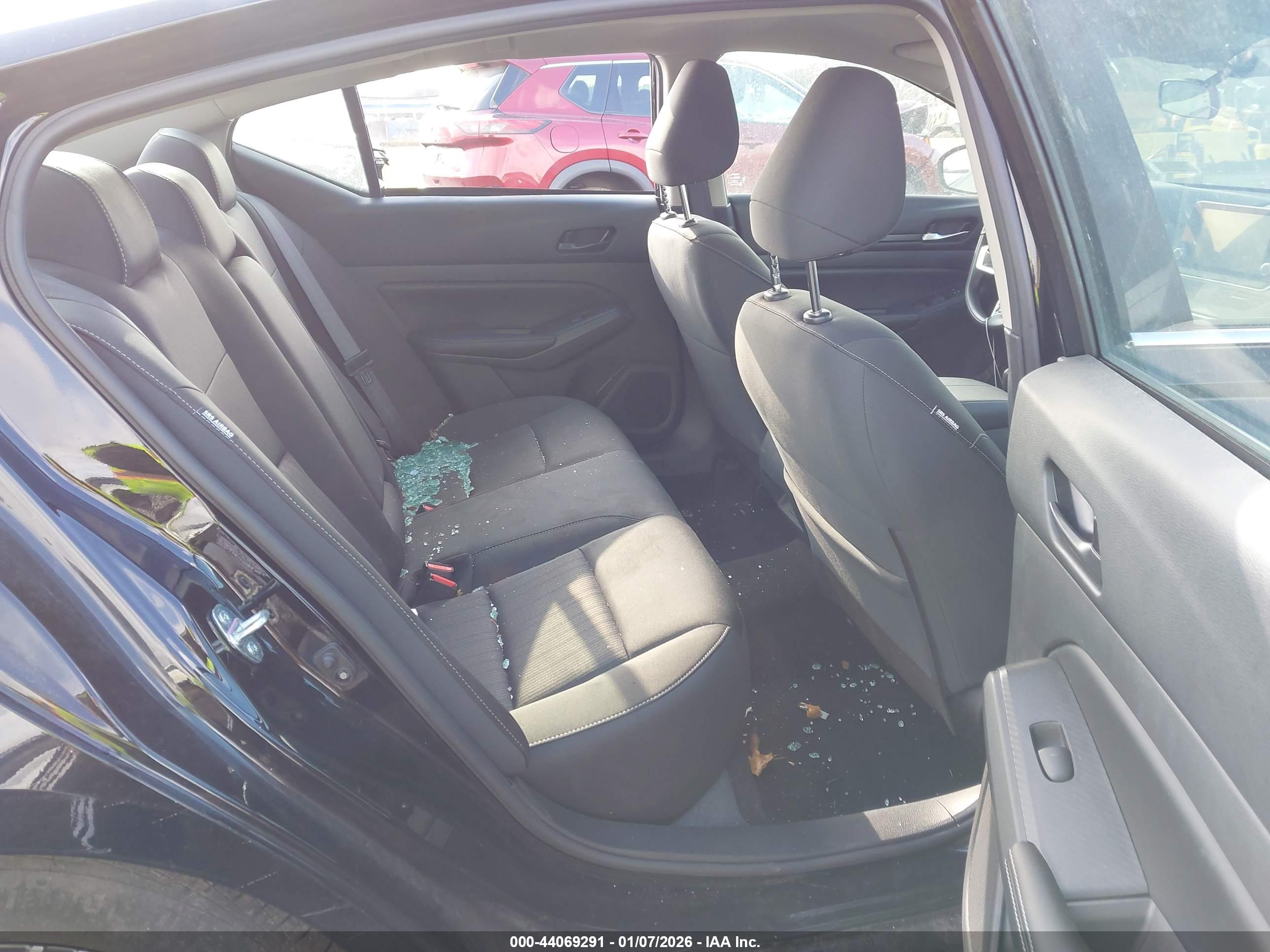 NISSAN ALTIMA image 8