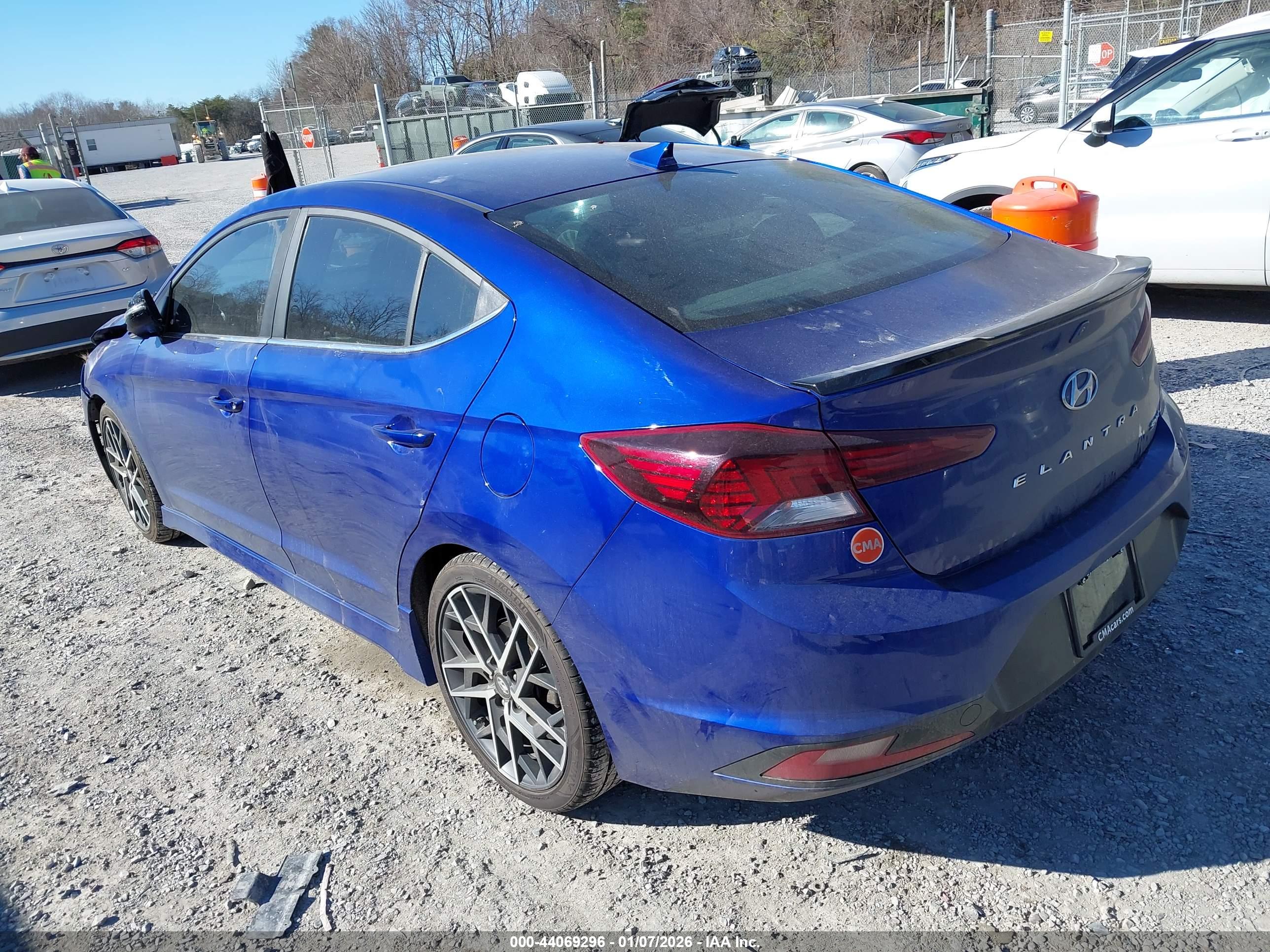 HYUNDAI ELANTRA image 3