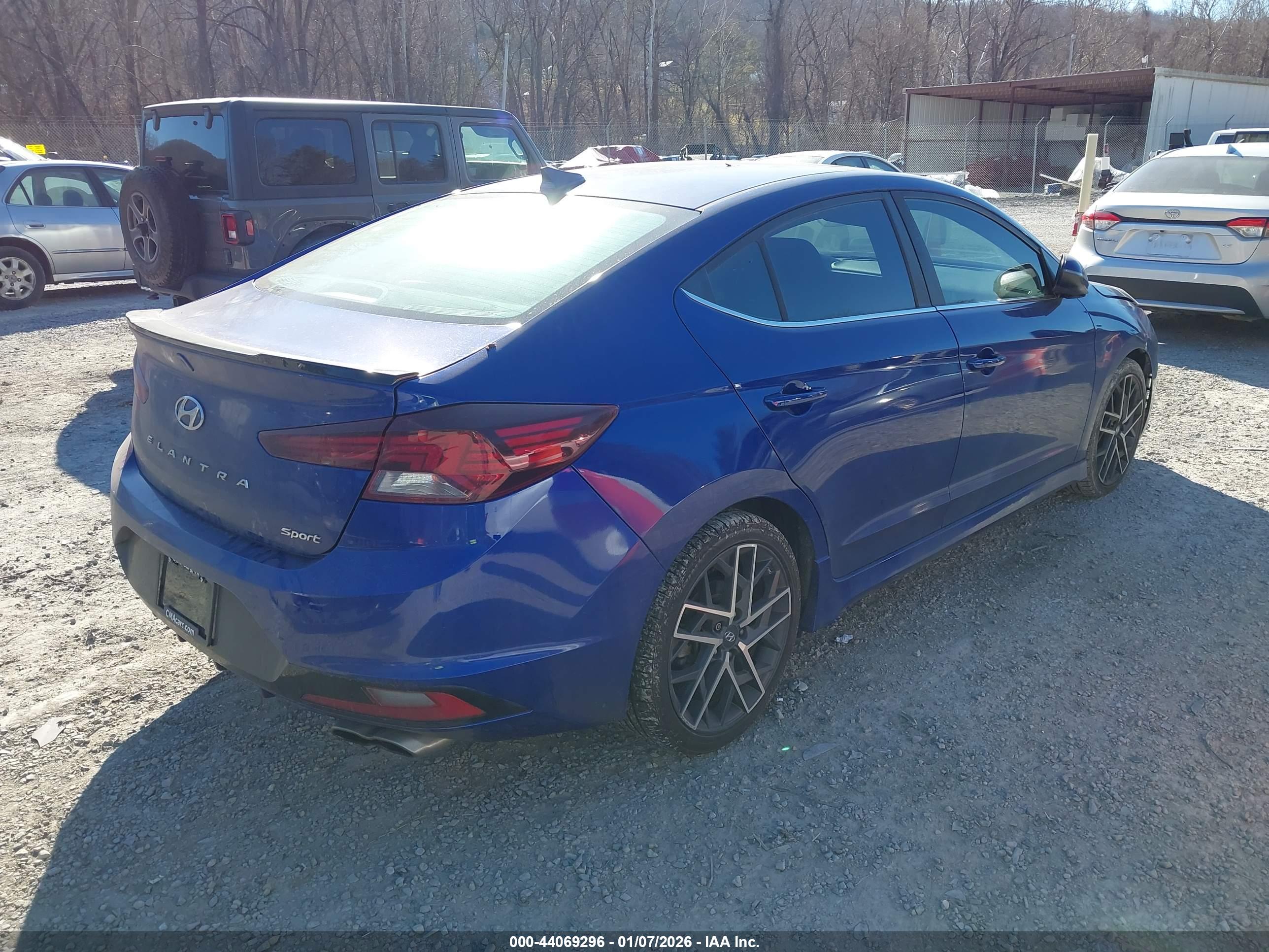 HYUNDAI ELANTRA image 4