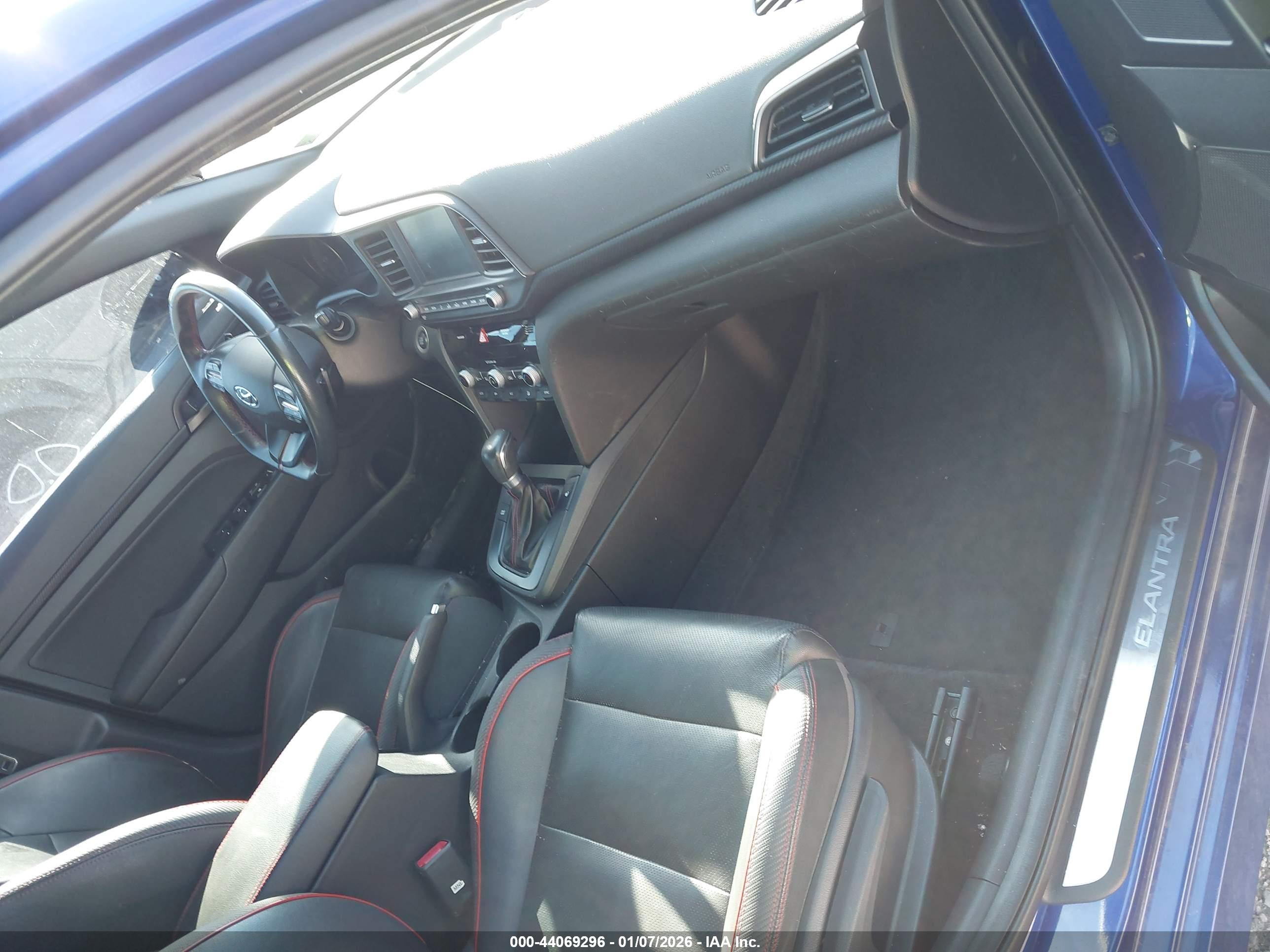 HYUNDAI ELANTRA image 5