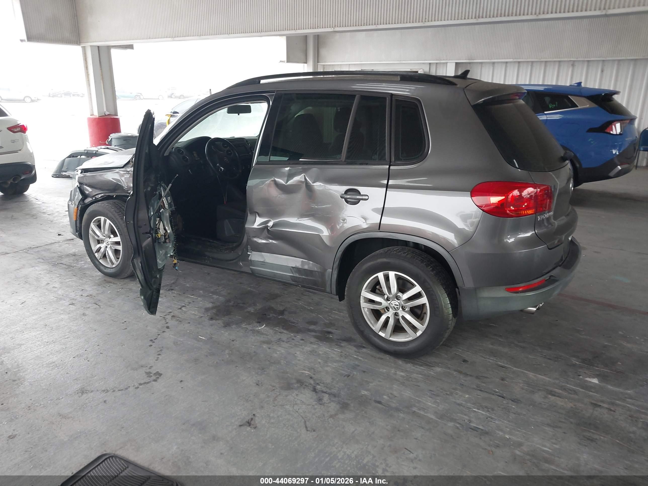 VOLKSWAGEN TIGUAN image 3