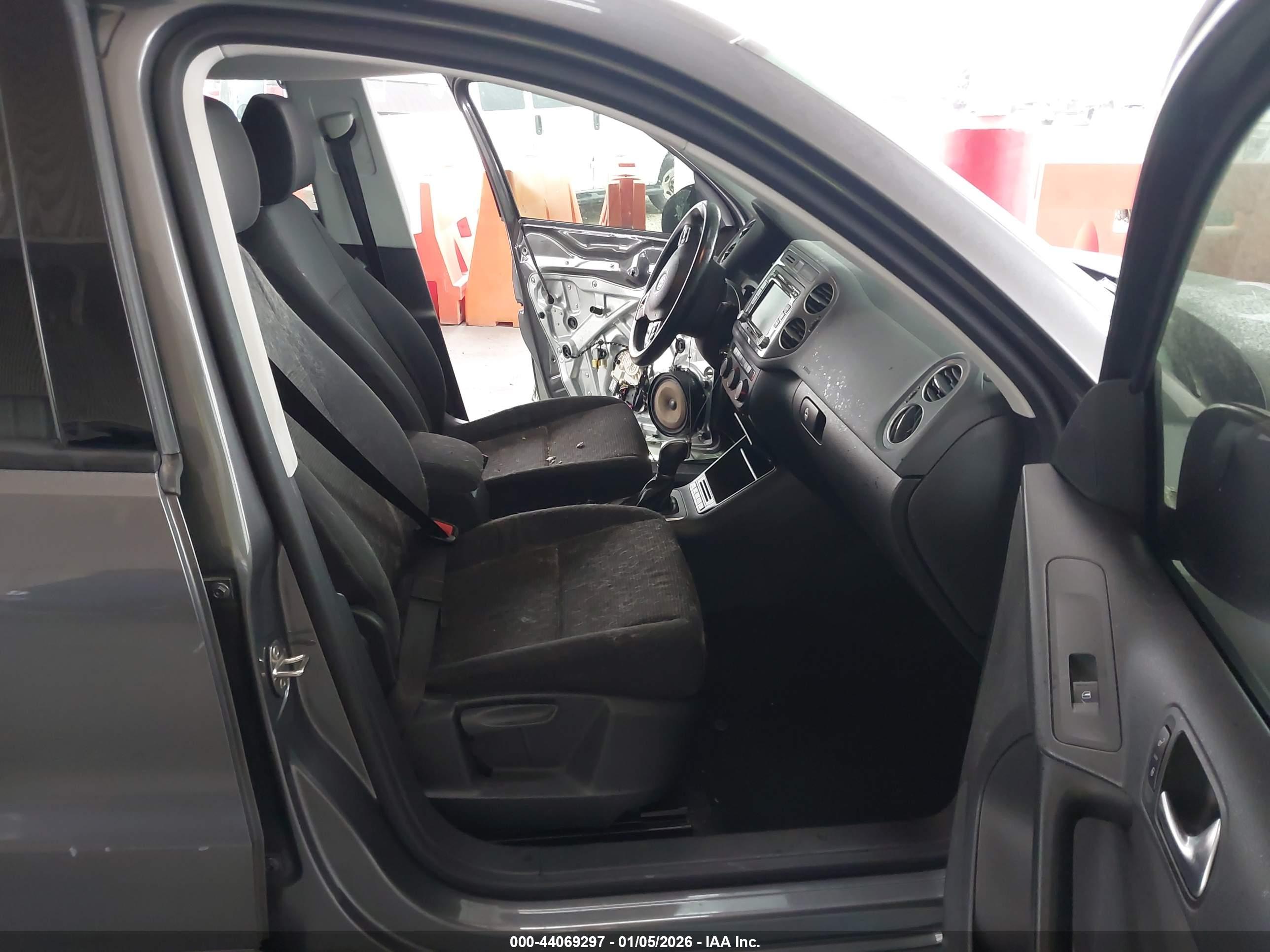 VOLKSWAGEN TIGUAN image 5