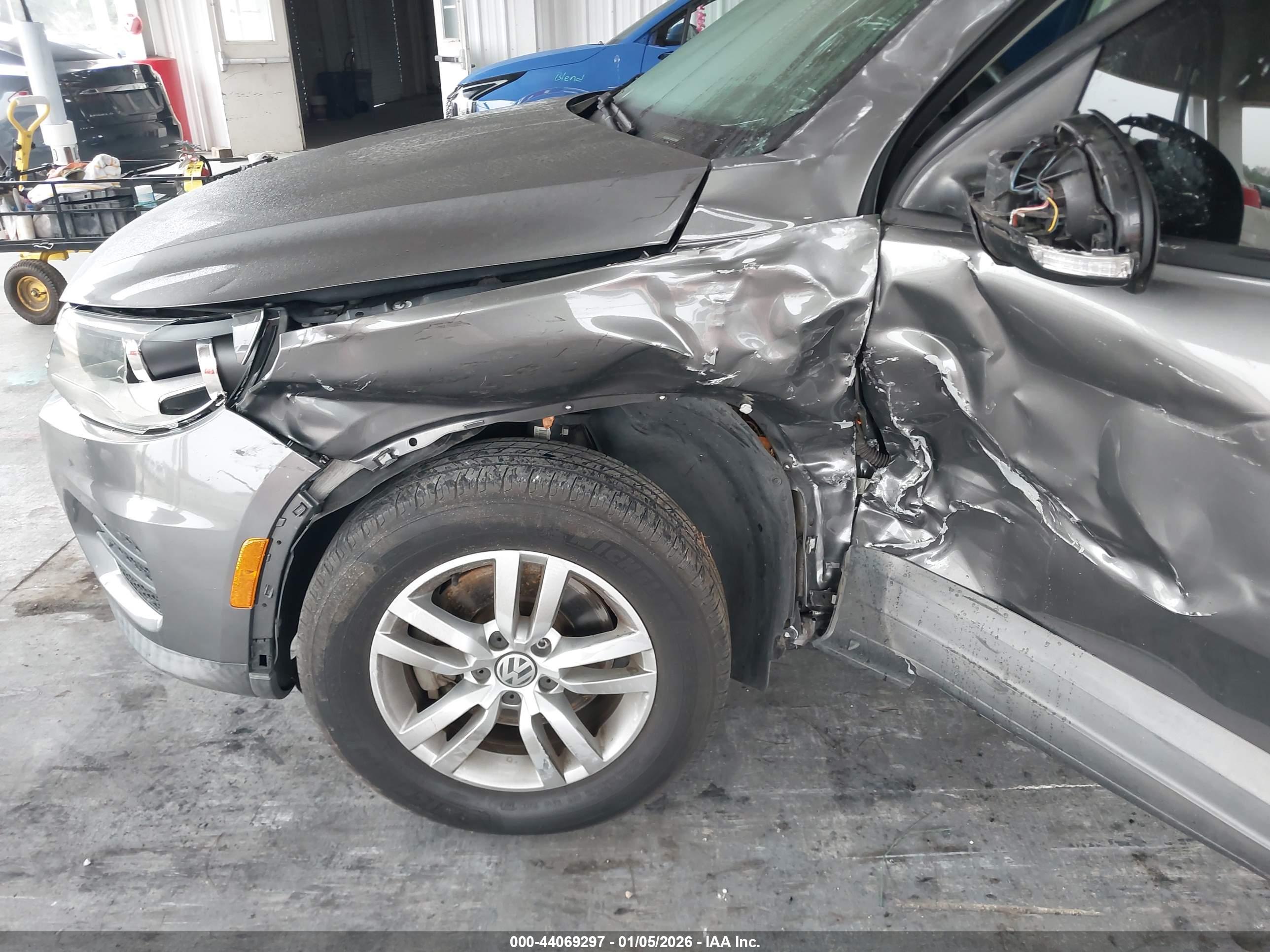 VOLKSWAGEN TIGUAN image 6