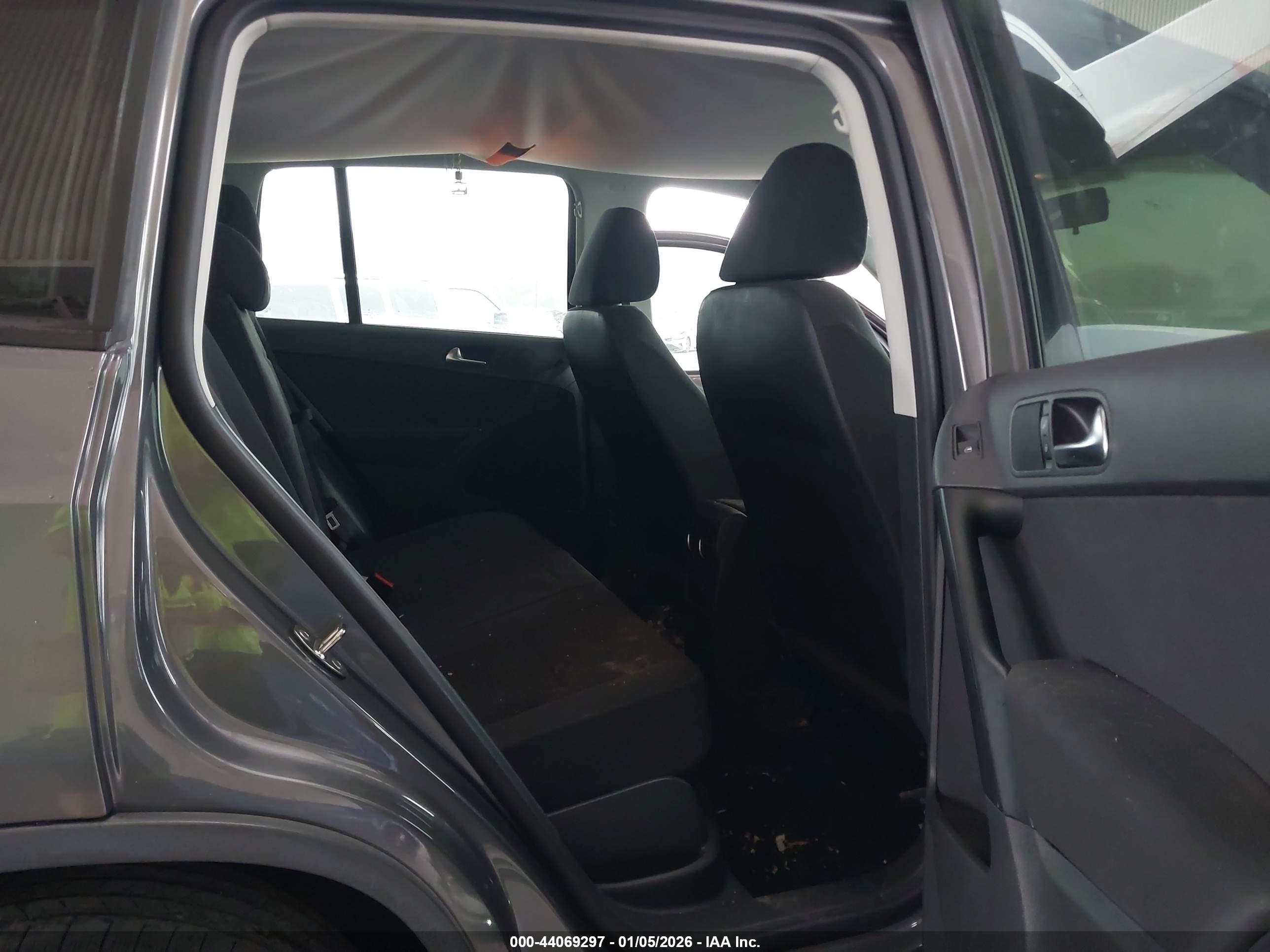 VOLKSWAGEN TIGUAN image 8
