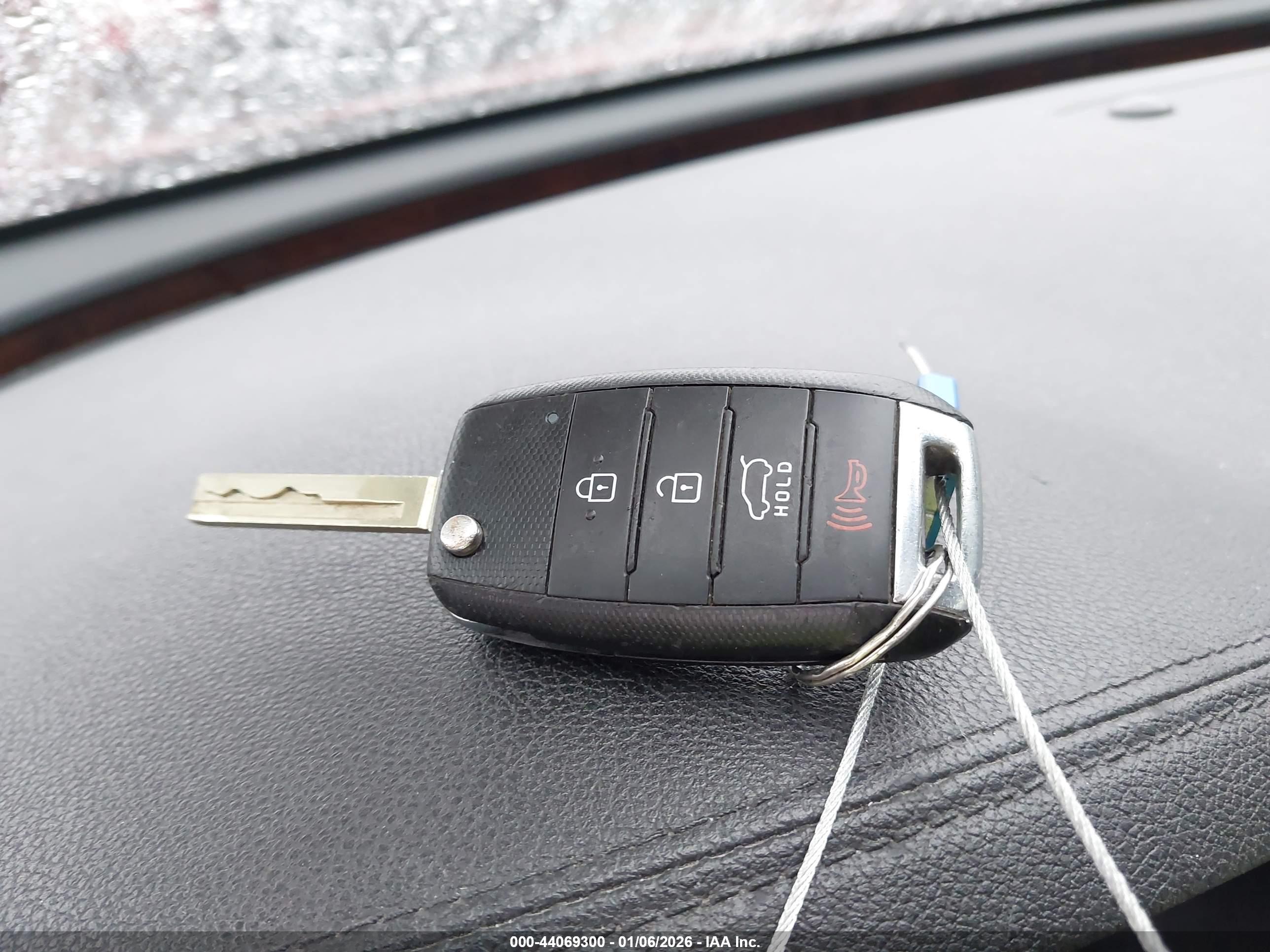 KIA SORENTO image 11
