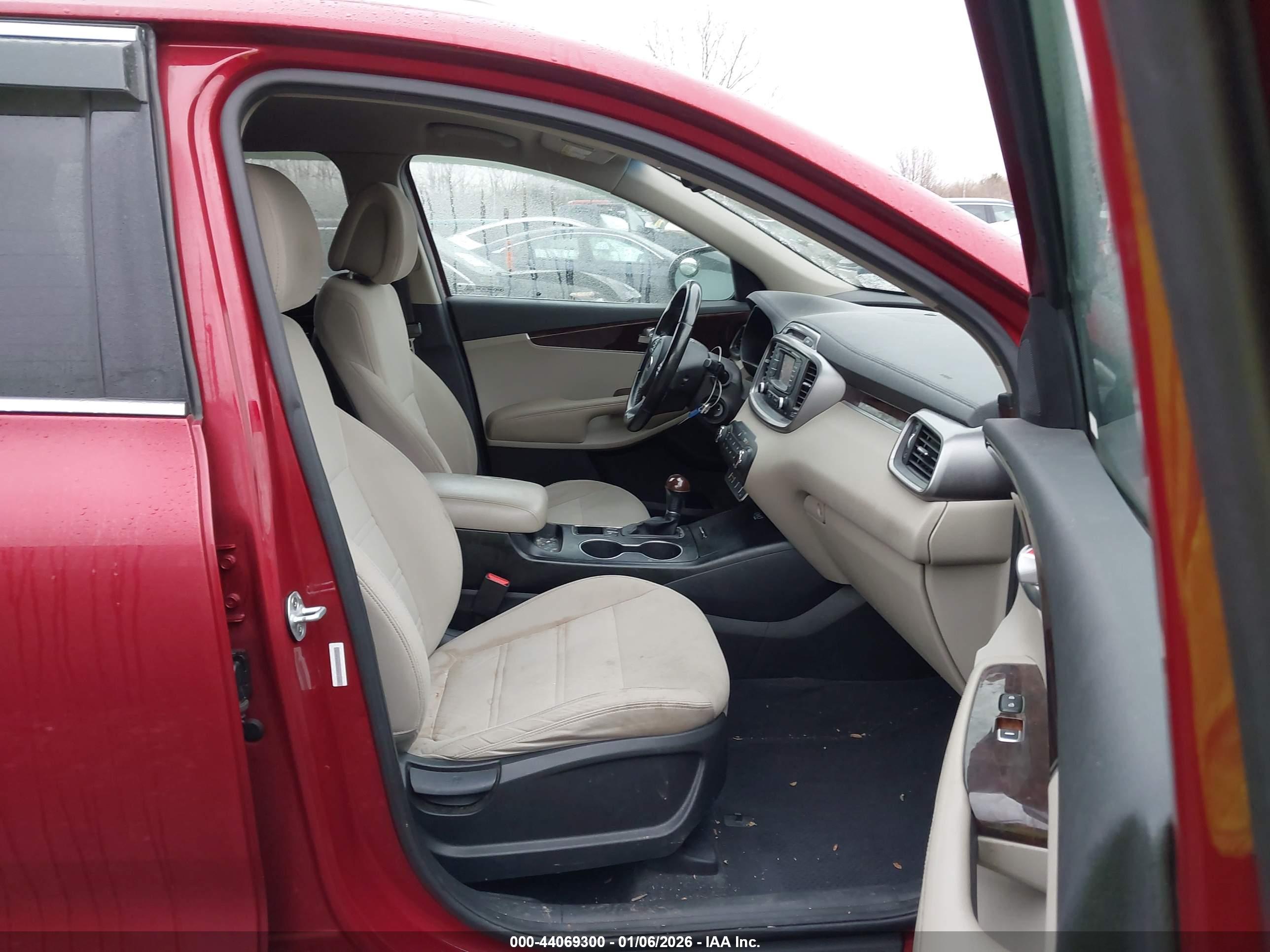 KIA SORENTO image 5