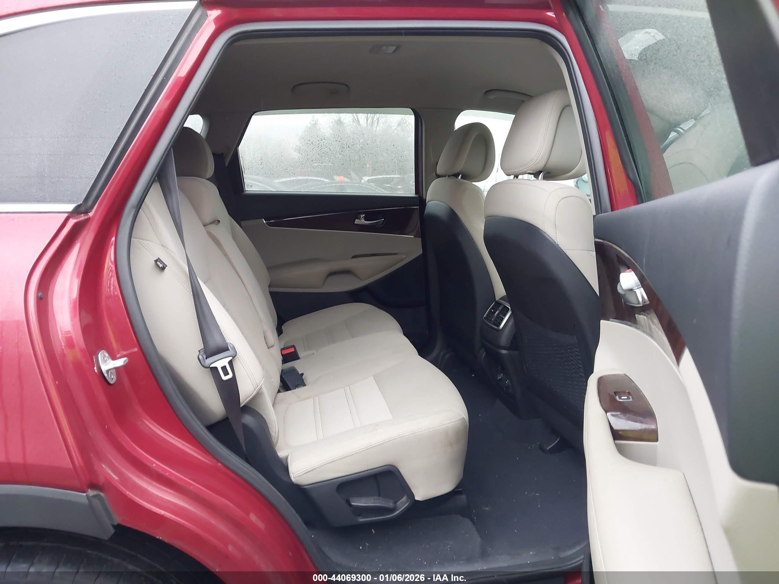 KIA SORENTO image 8