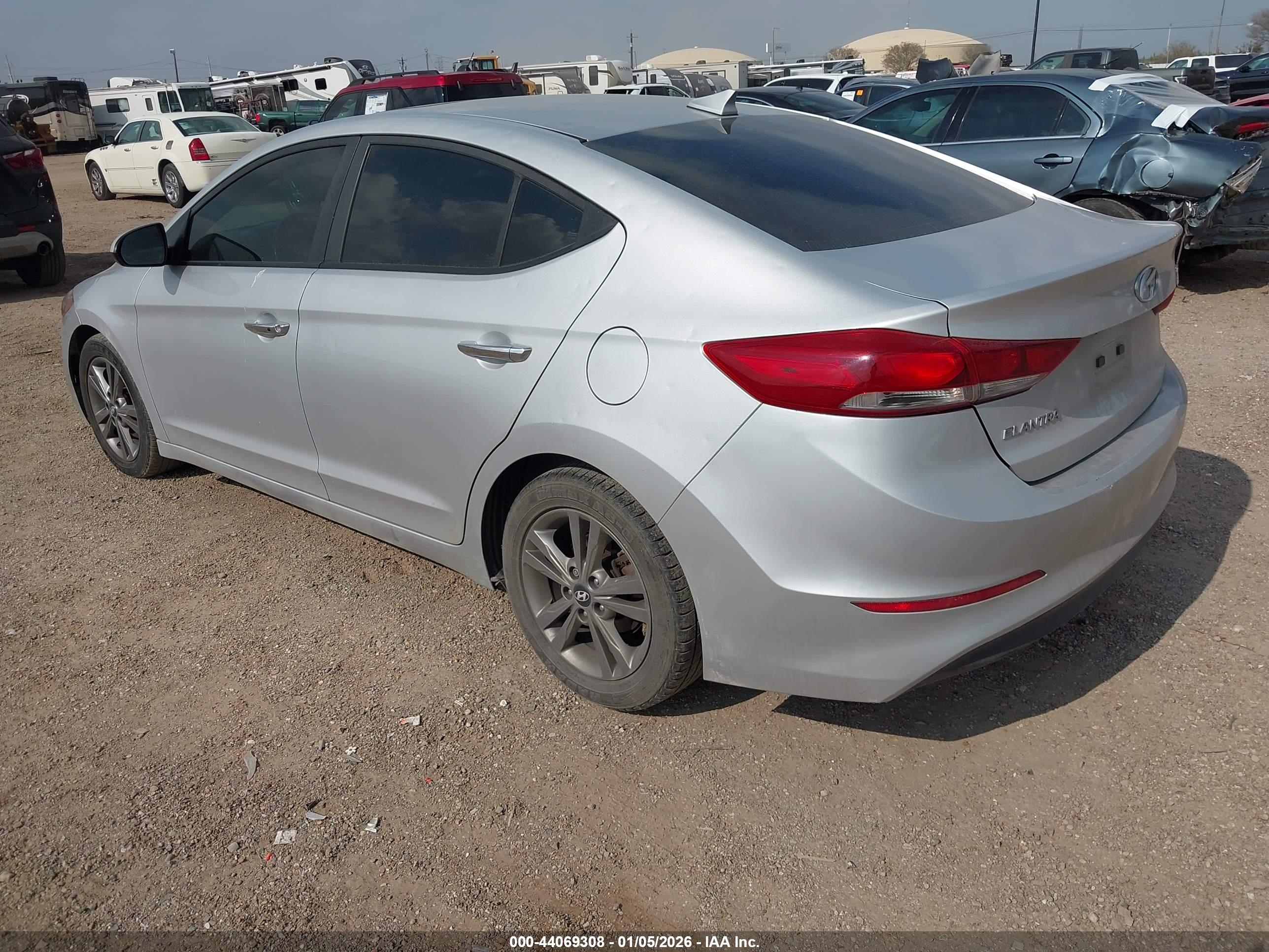 HYUNDAI ELANTRA image 3