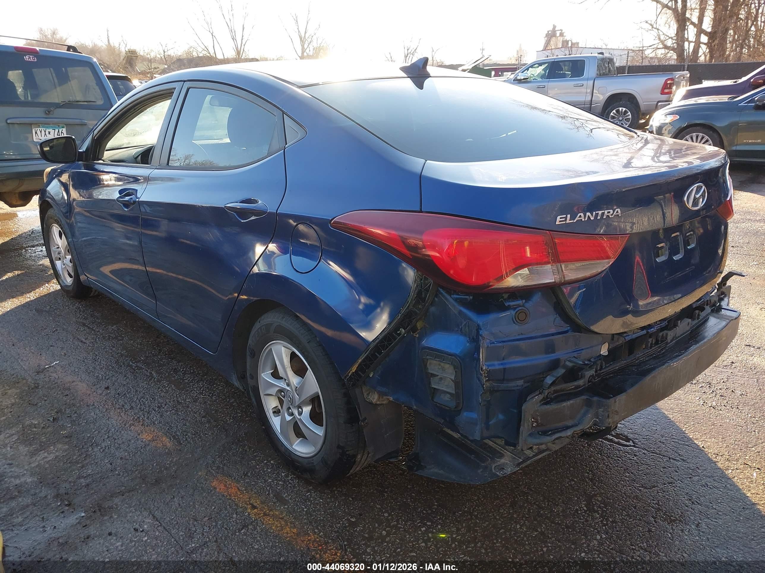 HYUNDAI ELANTRA image 3