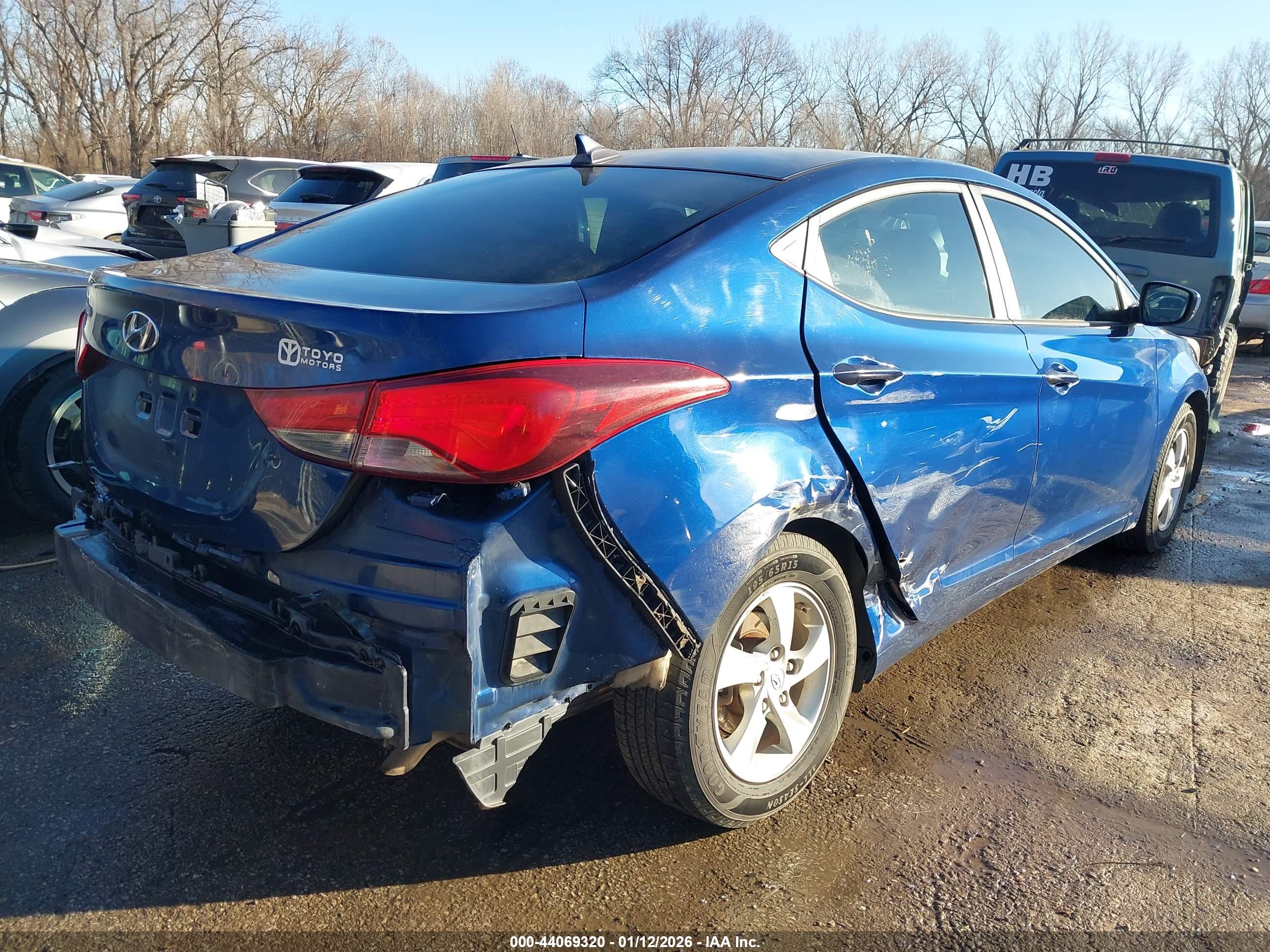HYUNDAI ELANTRA image 4