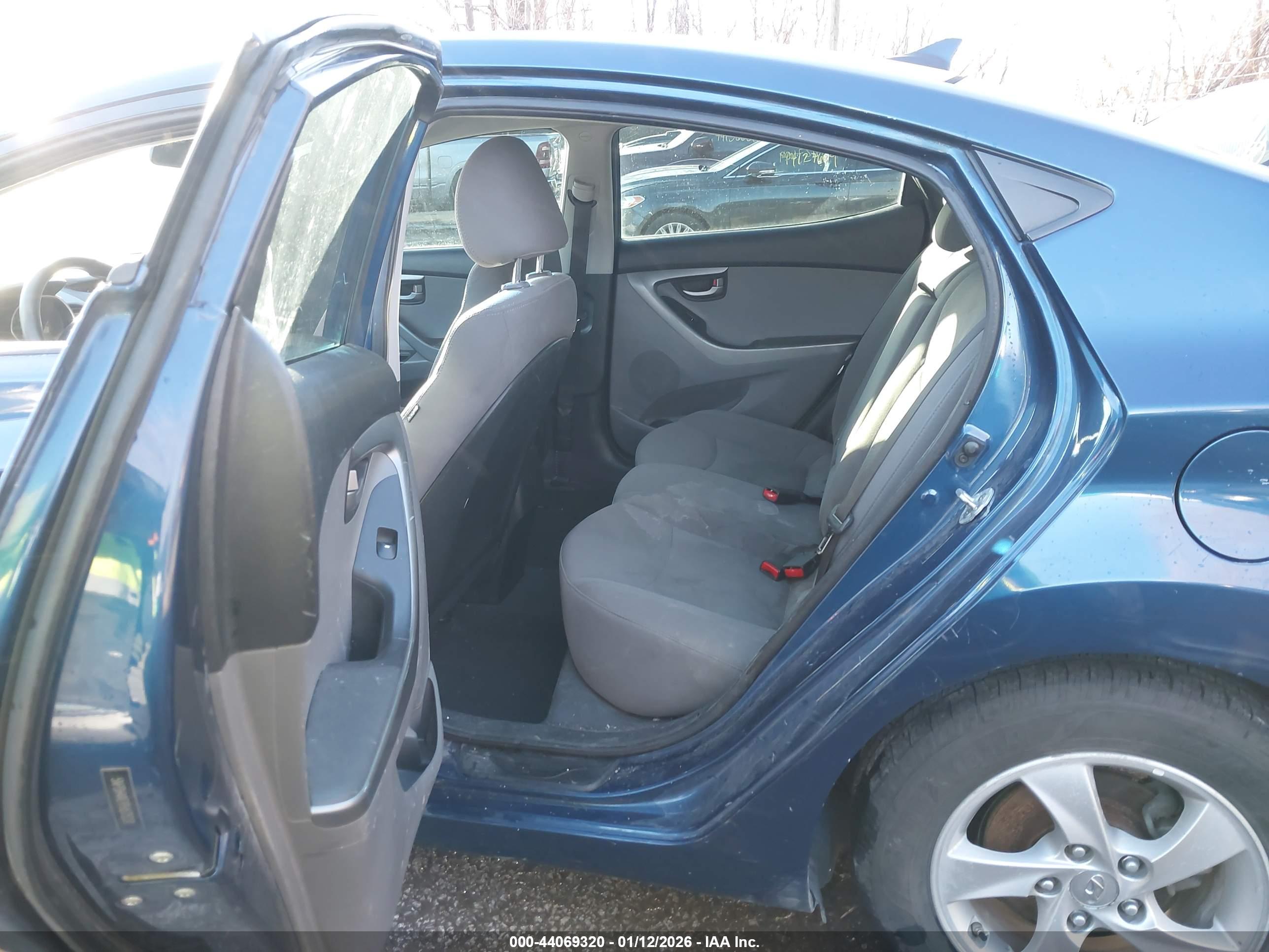 HYUNDAI ELANTRA image 8