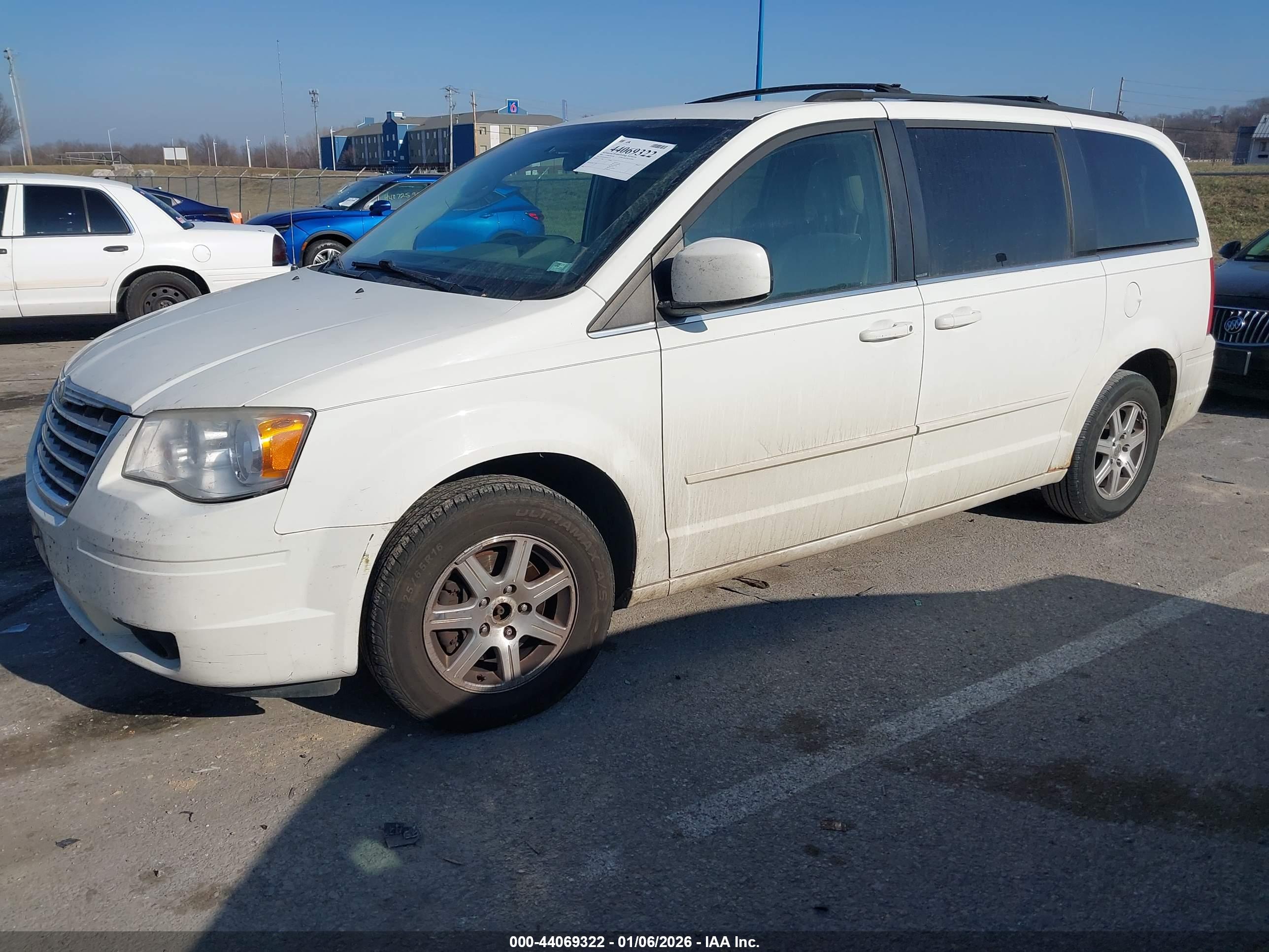 CHRYSLER TOWN image 2