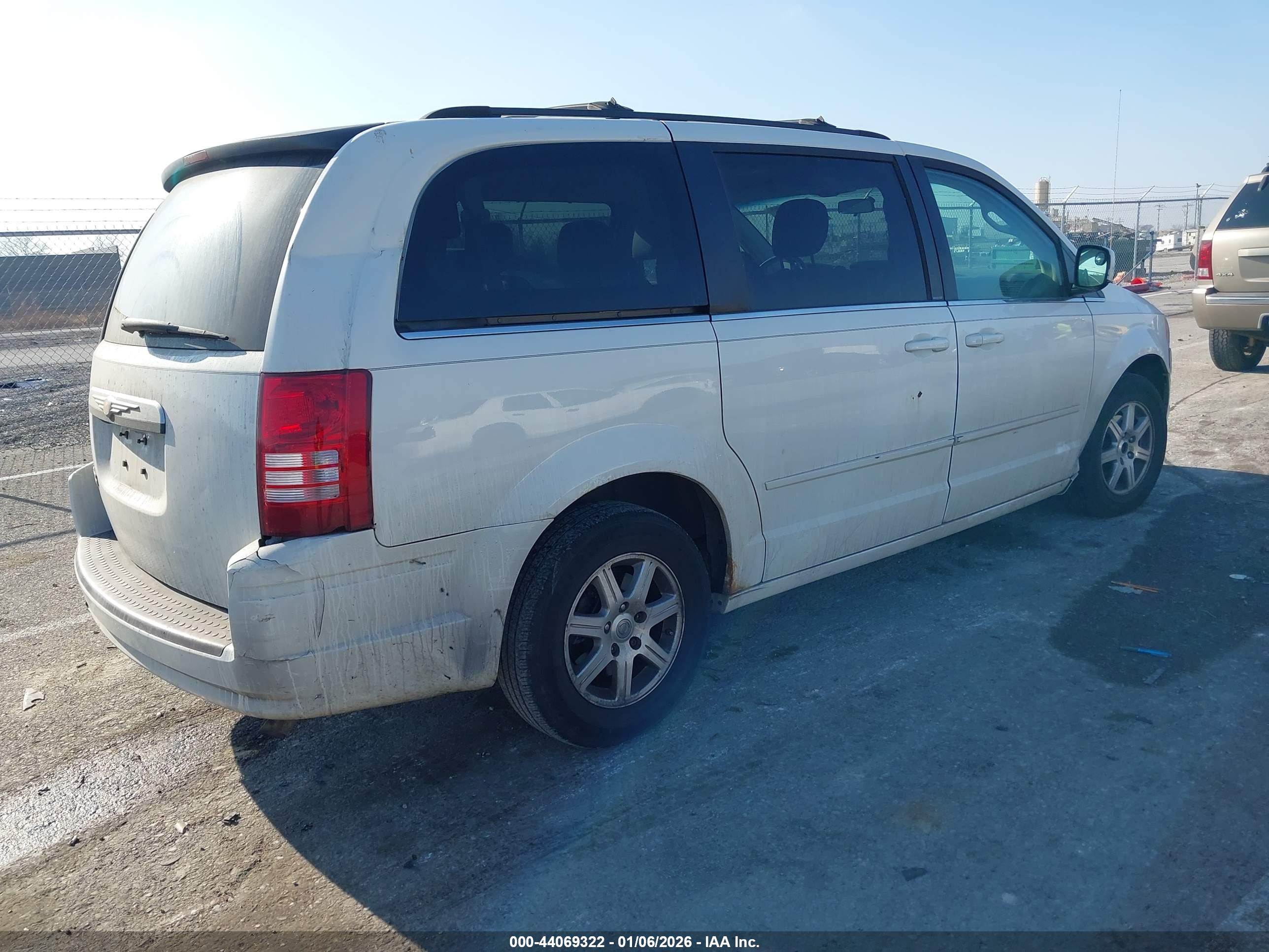 CHRYSLER TOWN image 4