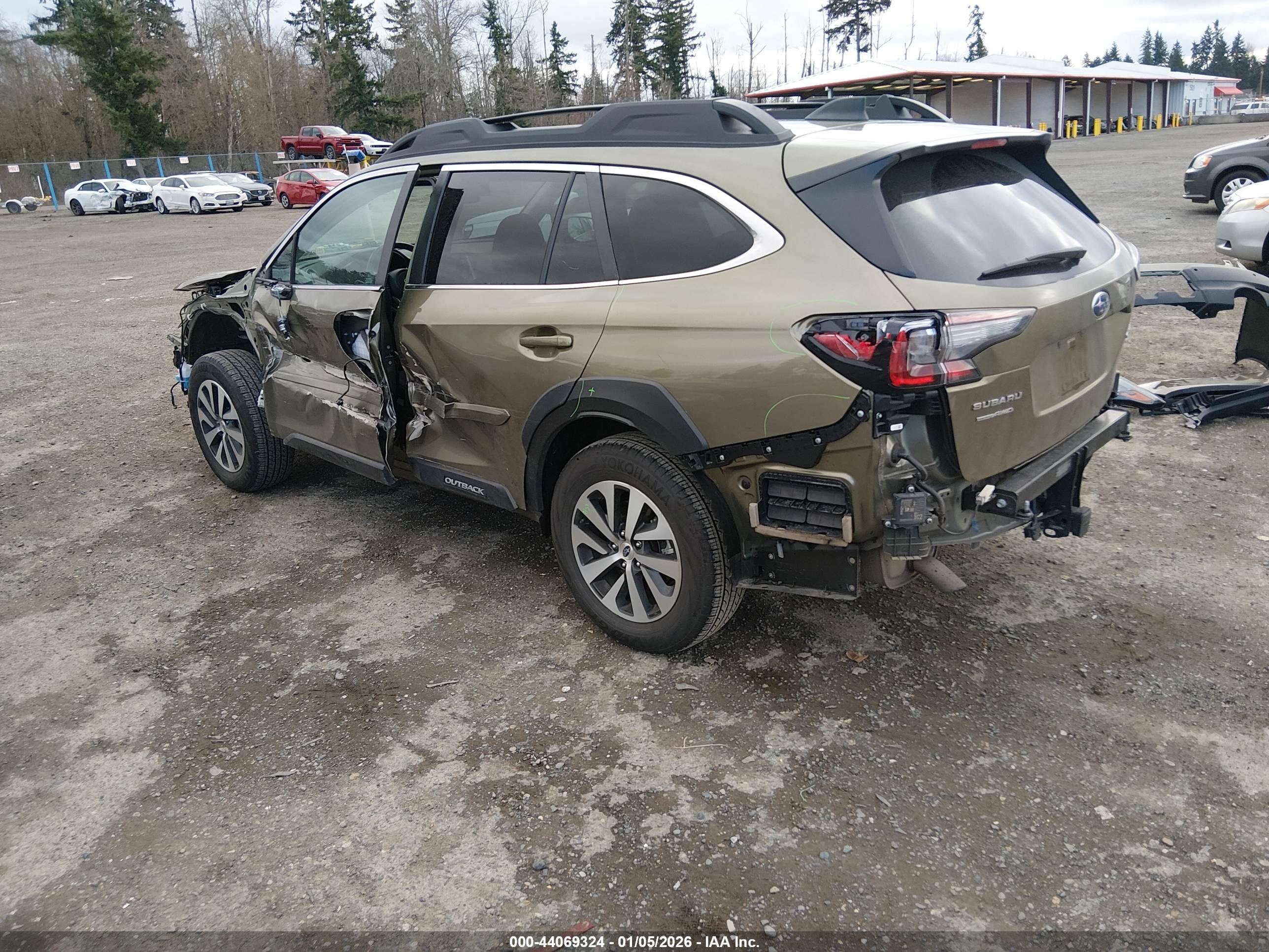 SUBARU OUTBACK image 3