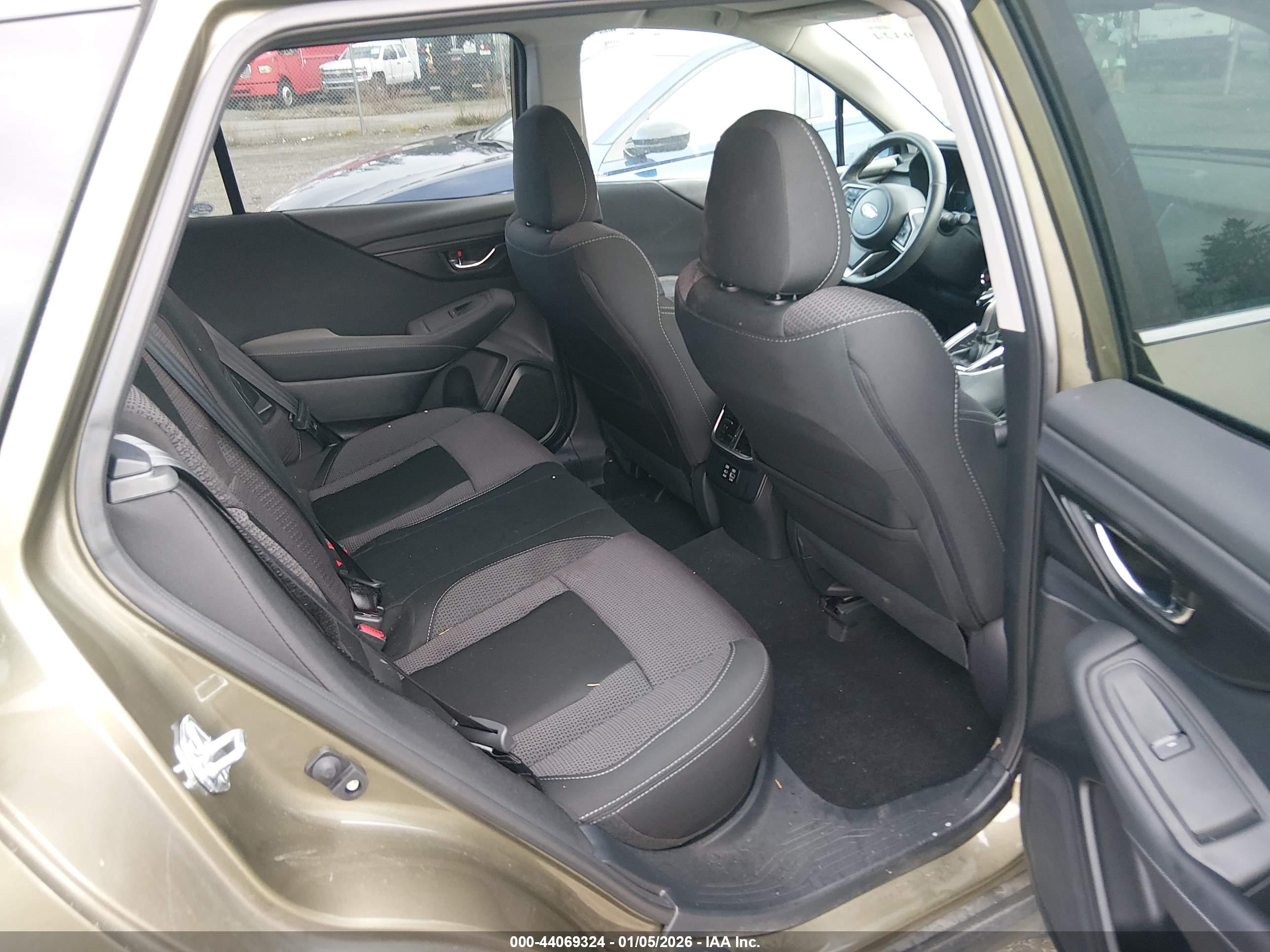 SUBARU OUTBACK image 8