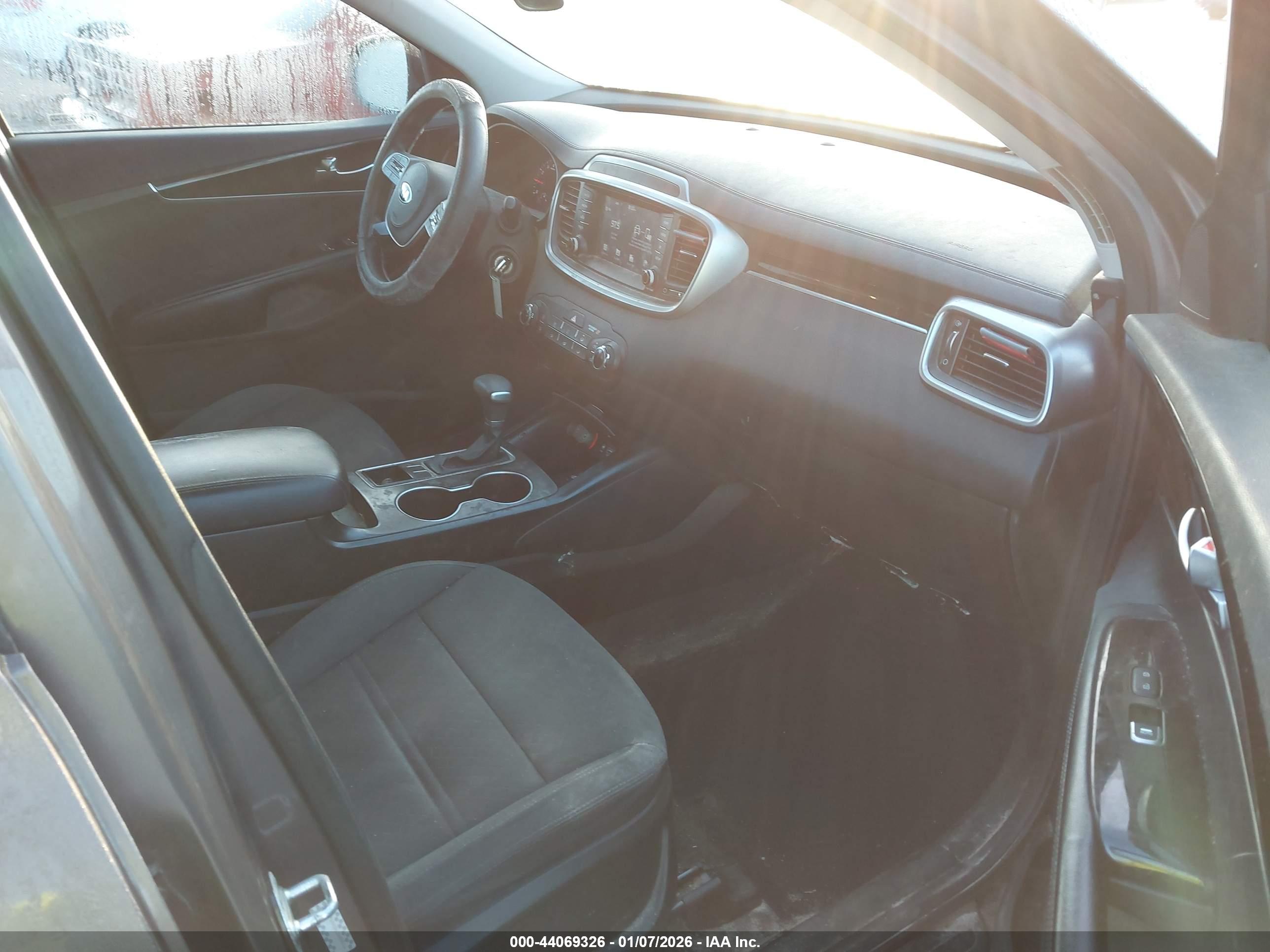 KIA SORENTO image 5