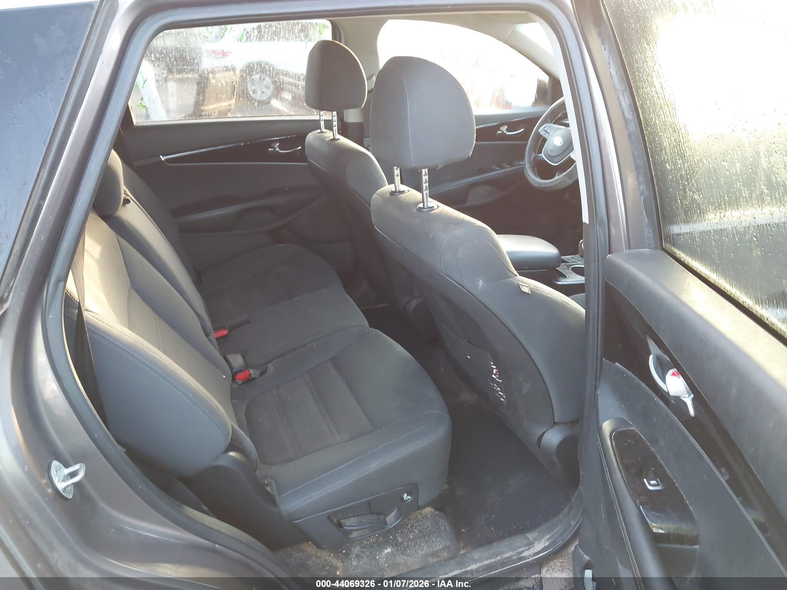 KIA SORENTO image 8