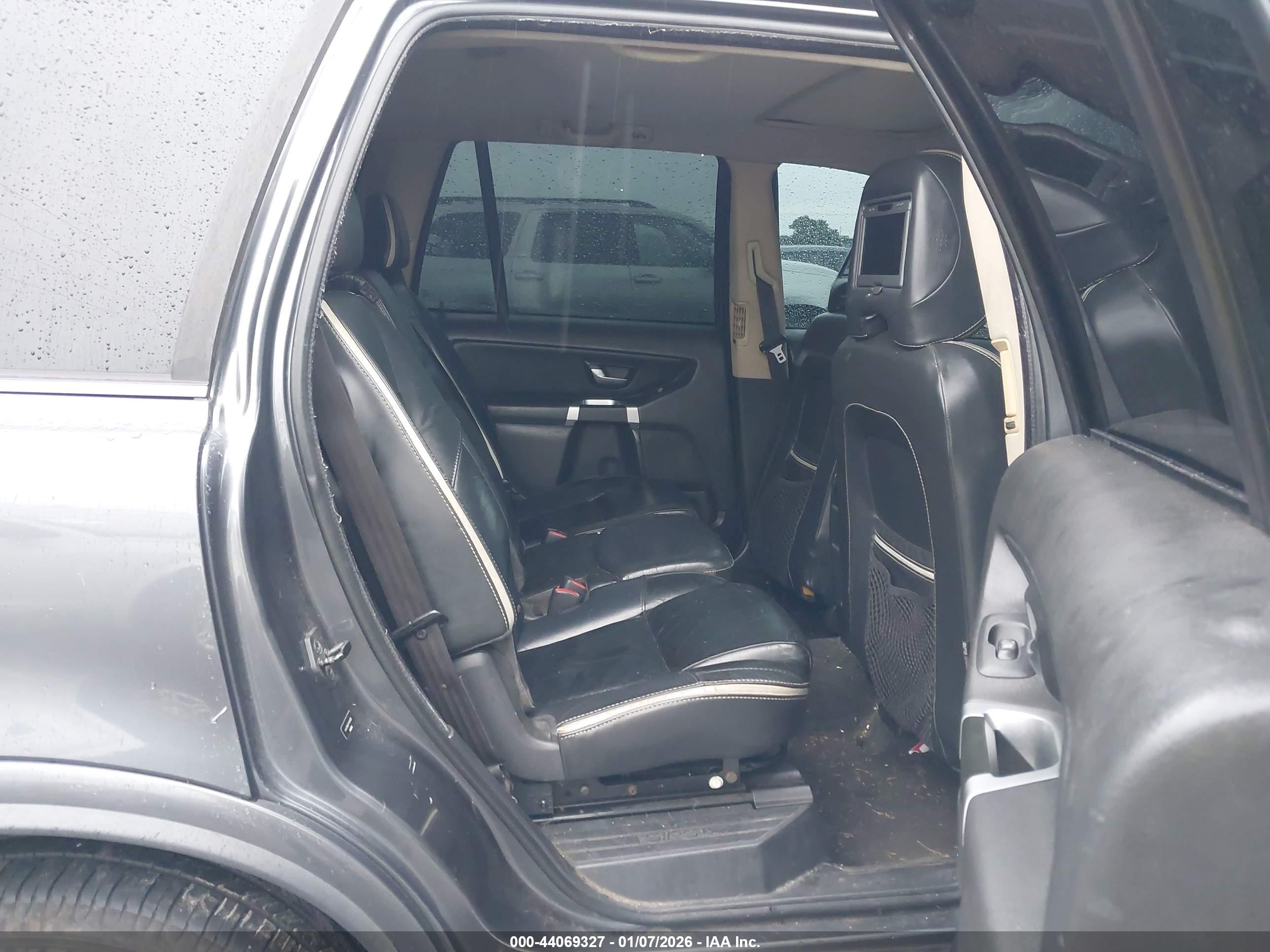 VOLVO XC90 image 8