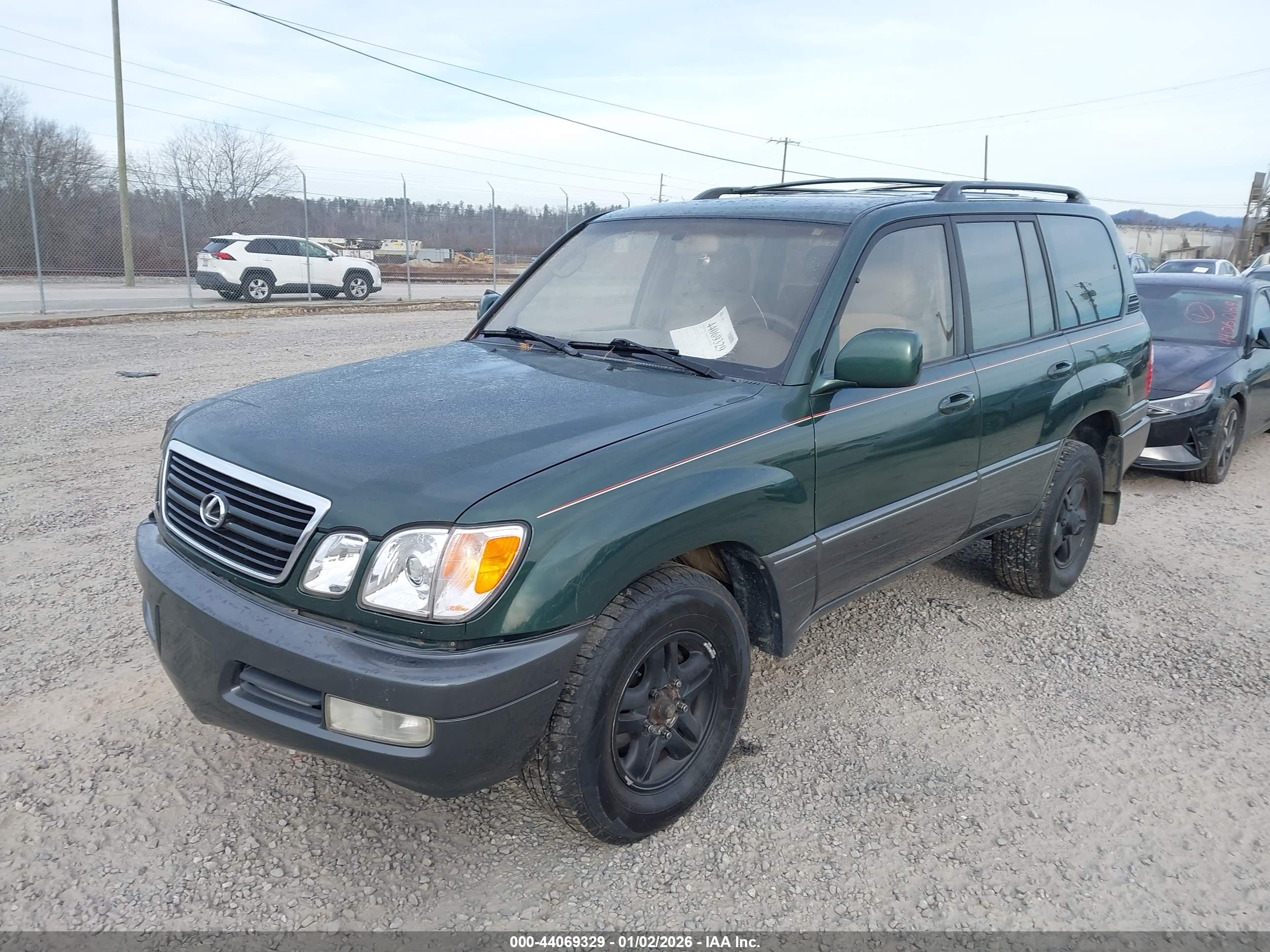 LEXUS LX image 2