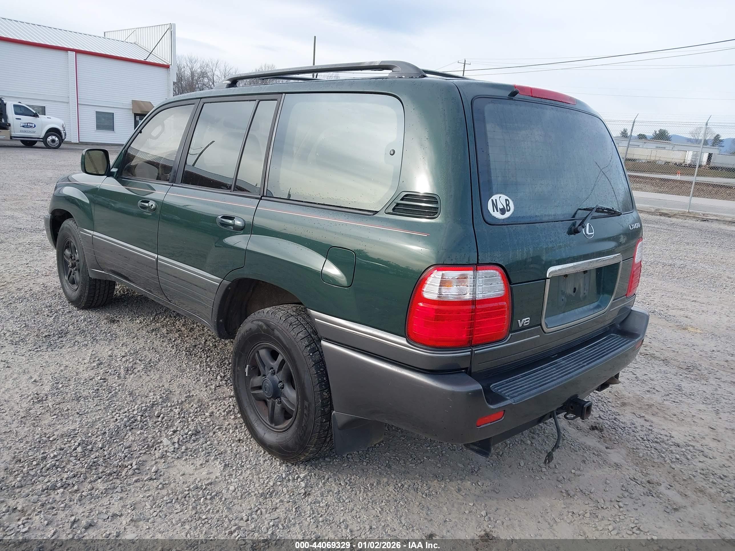 LEXUS LX image 3