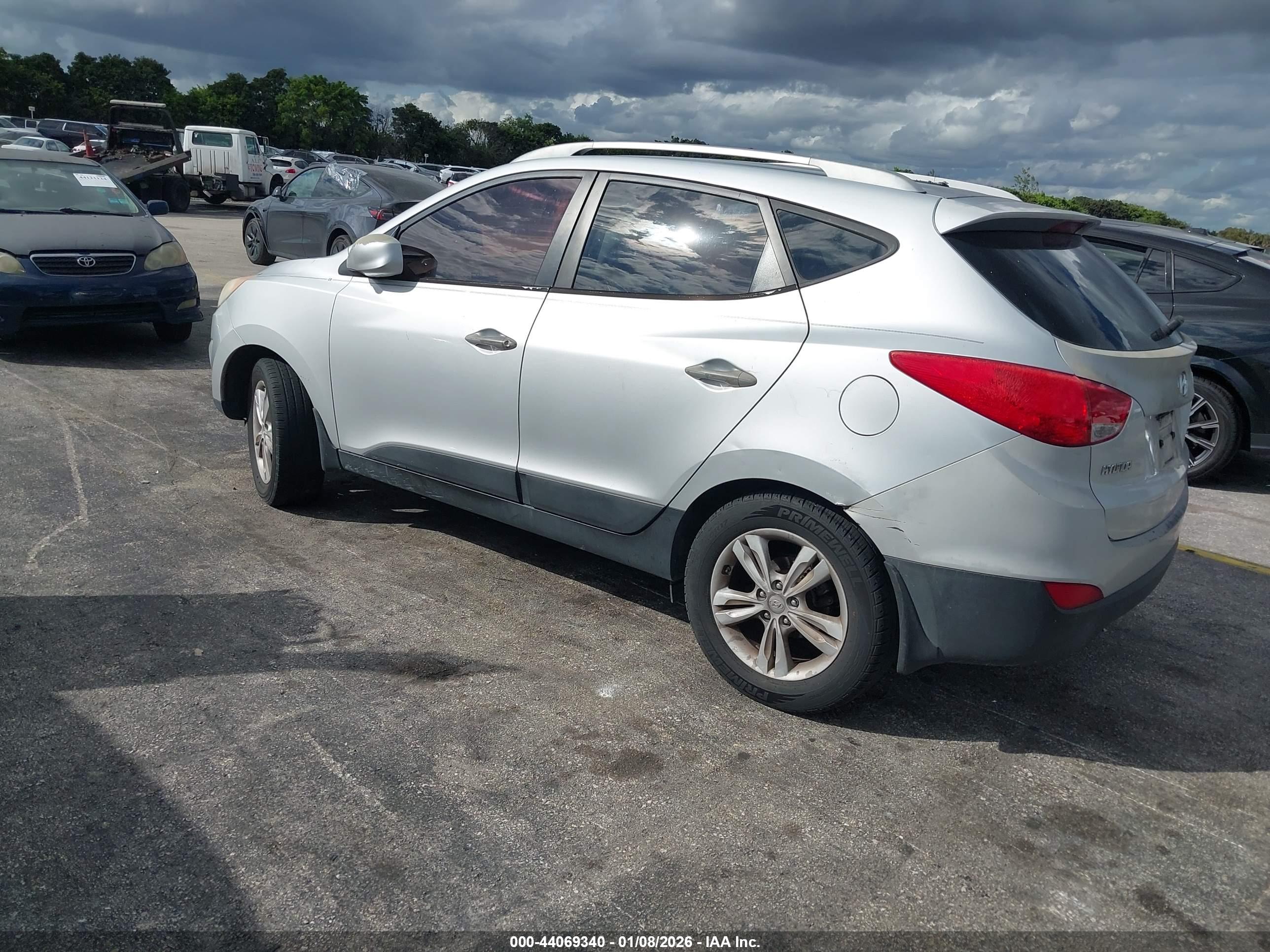 HYUNDAI TUCSON image 3