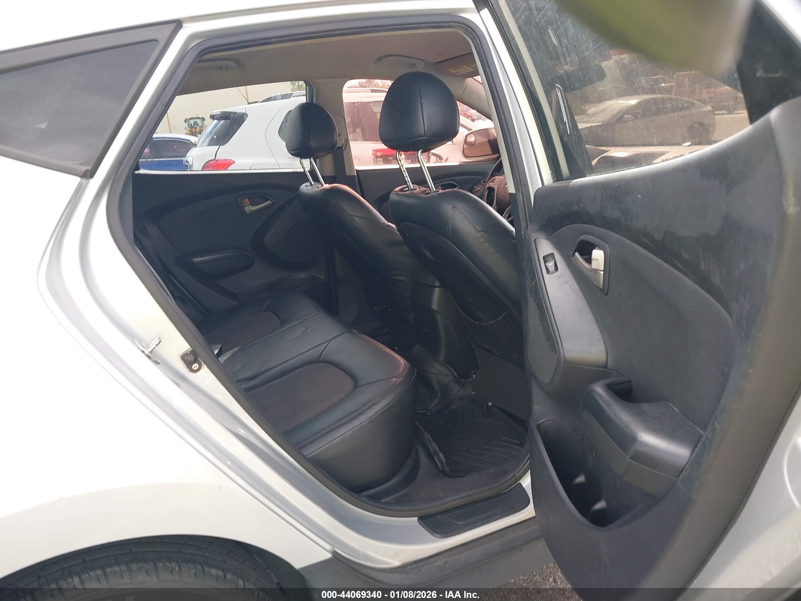 HYUNDAI TUCSON image 8