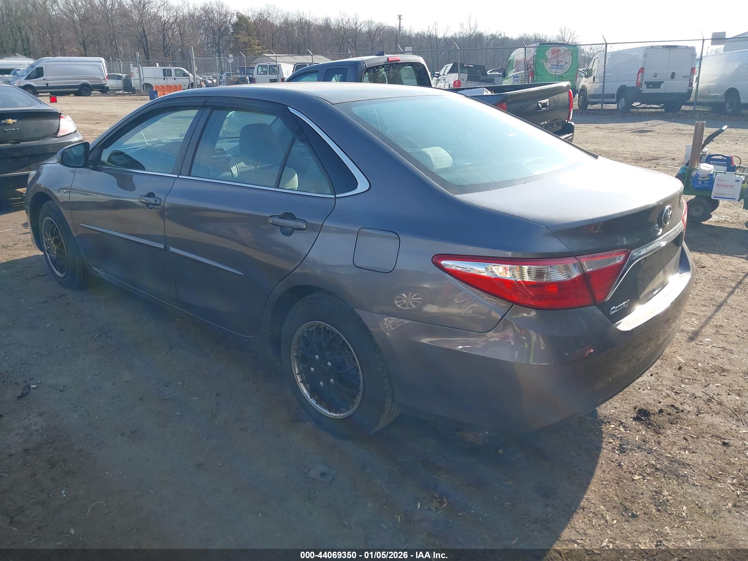 TOYOTA CAMRY image 3