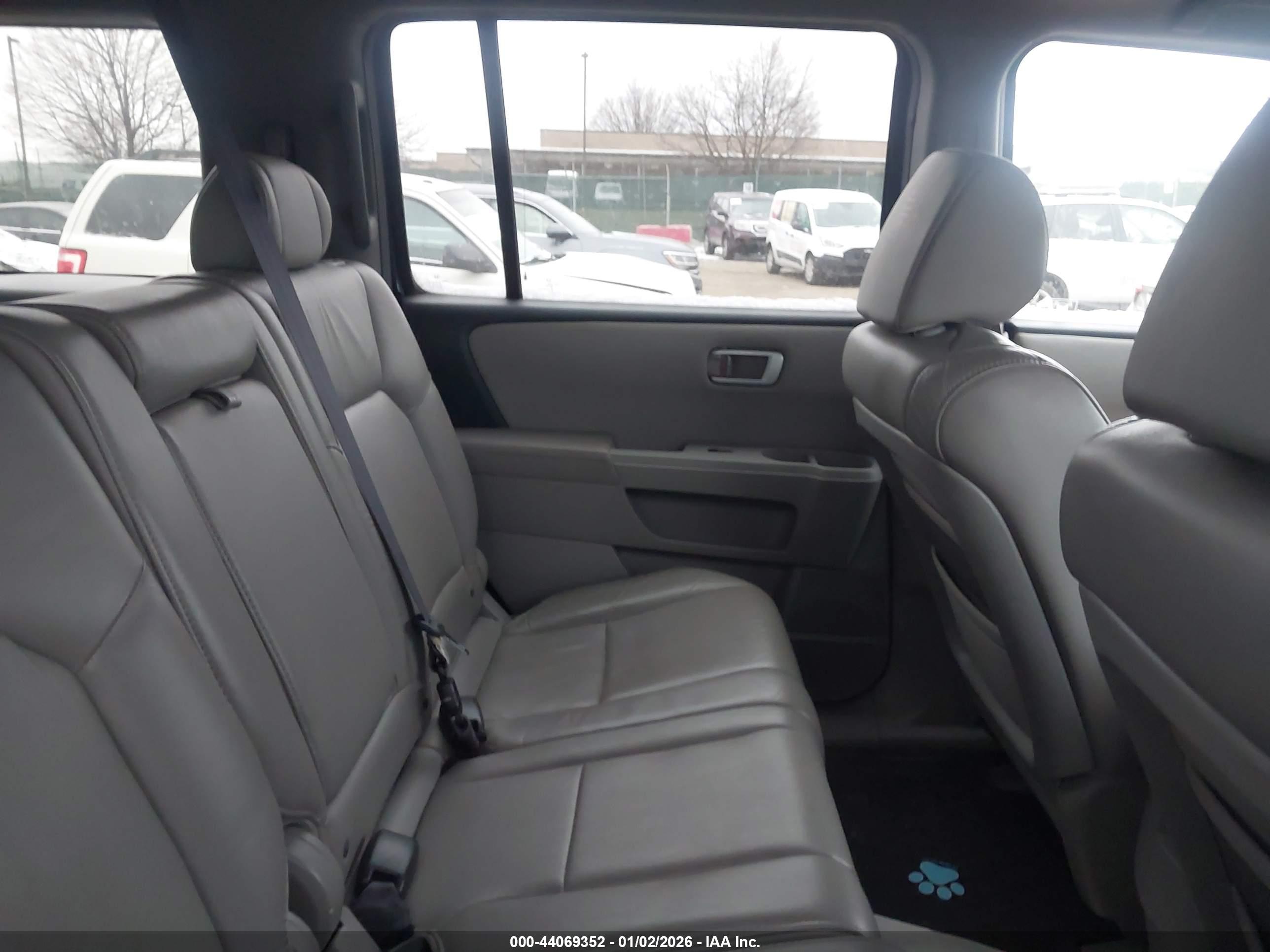 HONDA PILOT image 8