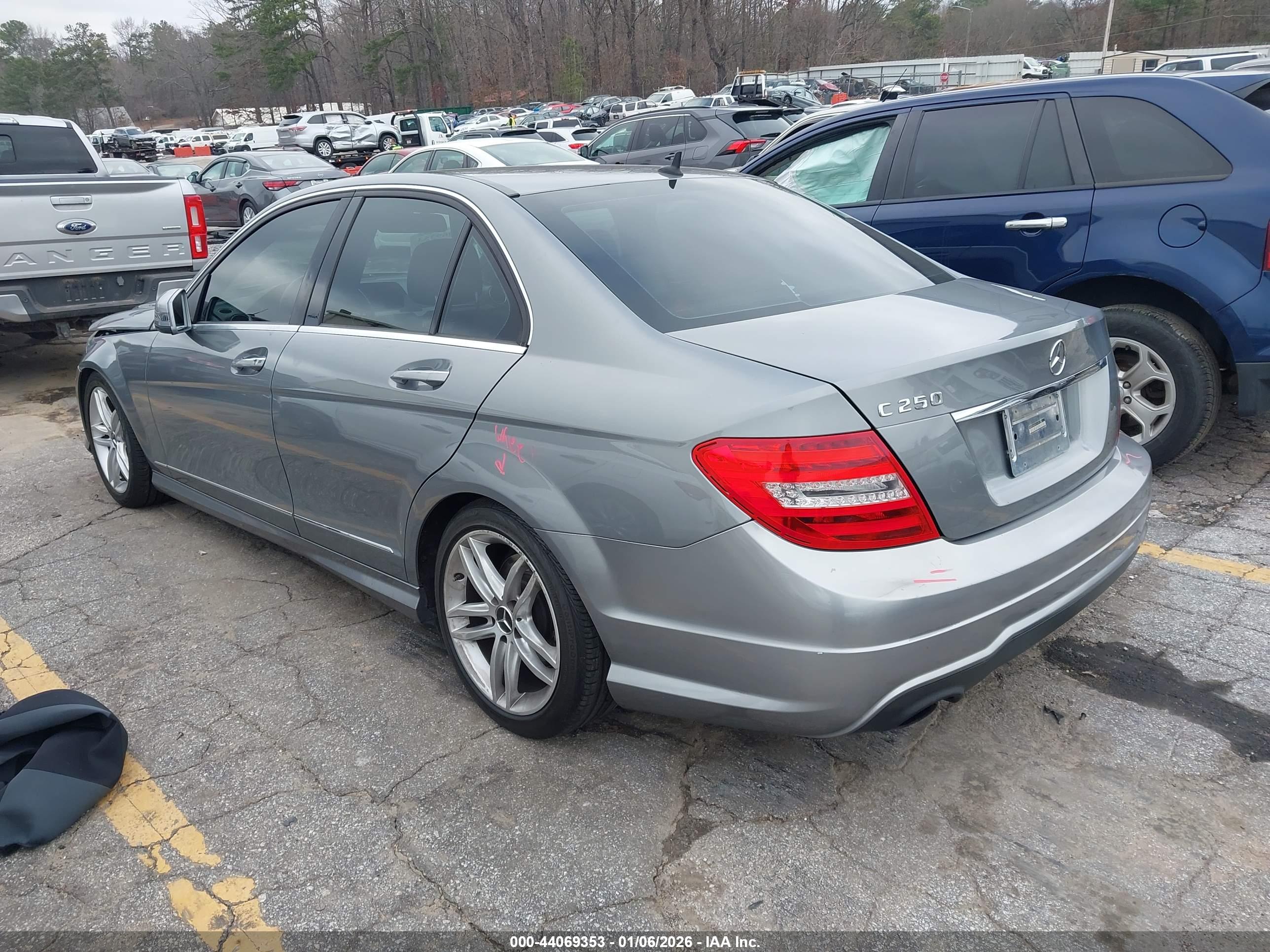 MERCEDES-BENZ C-CLASS image 3