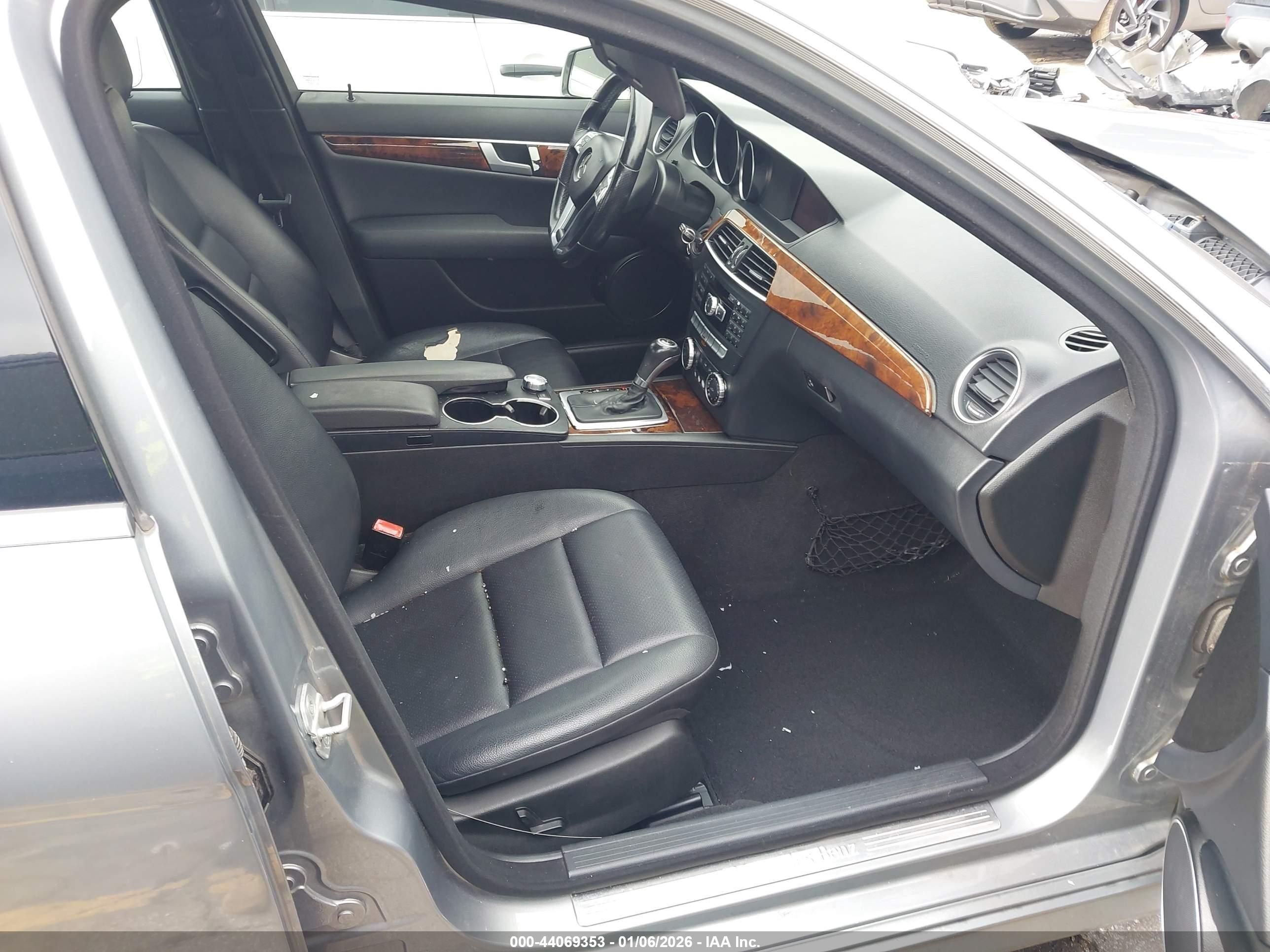 MERCEDES-BENZ C-CLASS image 5
