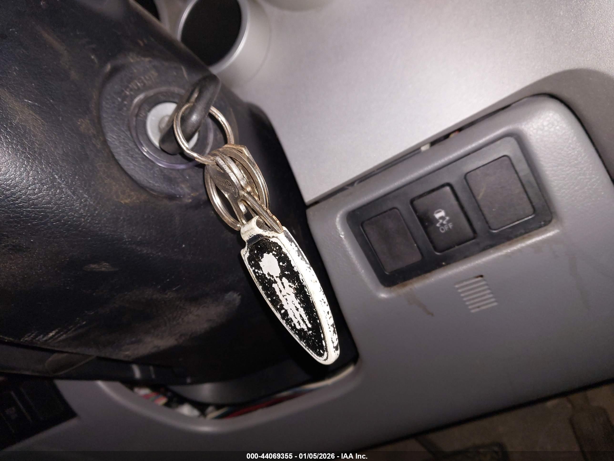 TOYOTA TUNDRA image 11
