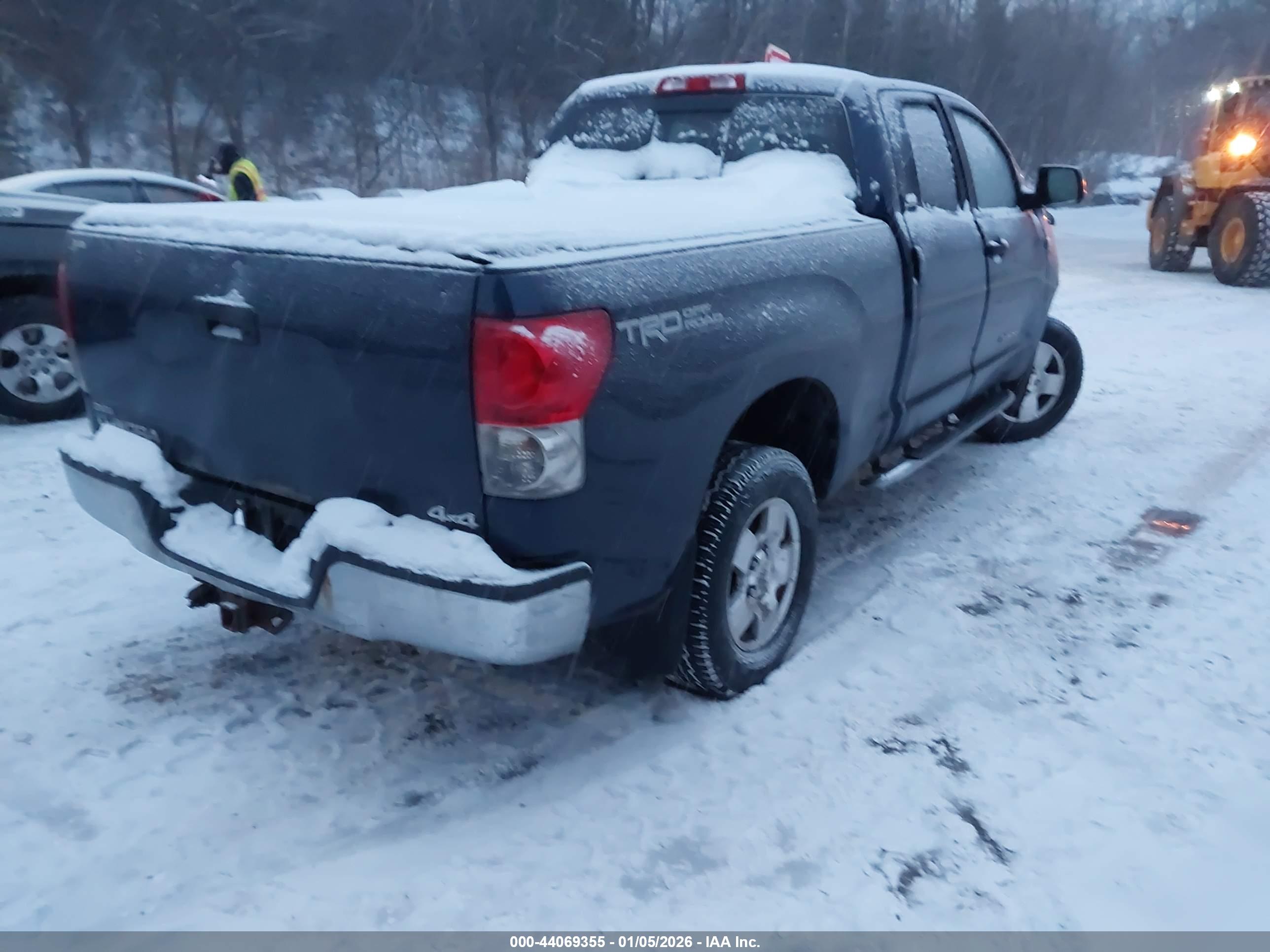 TOYOTA TUNDRA image 4