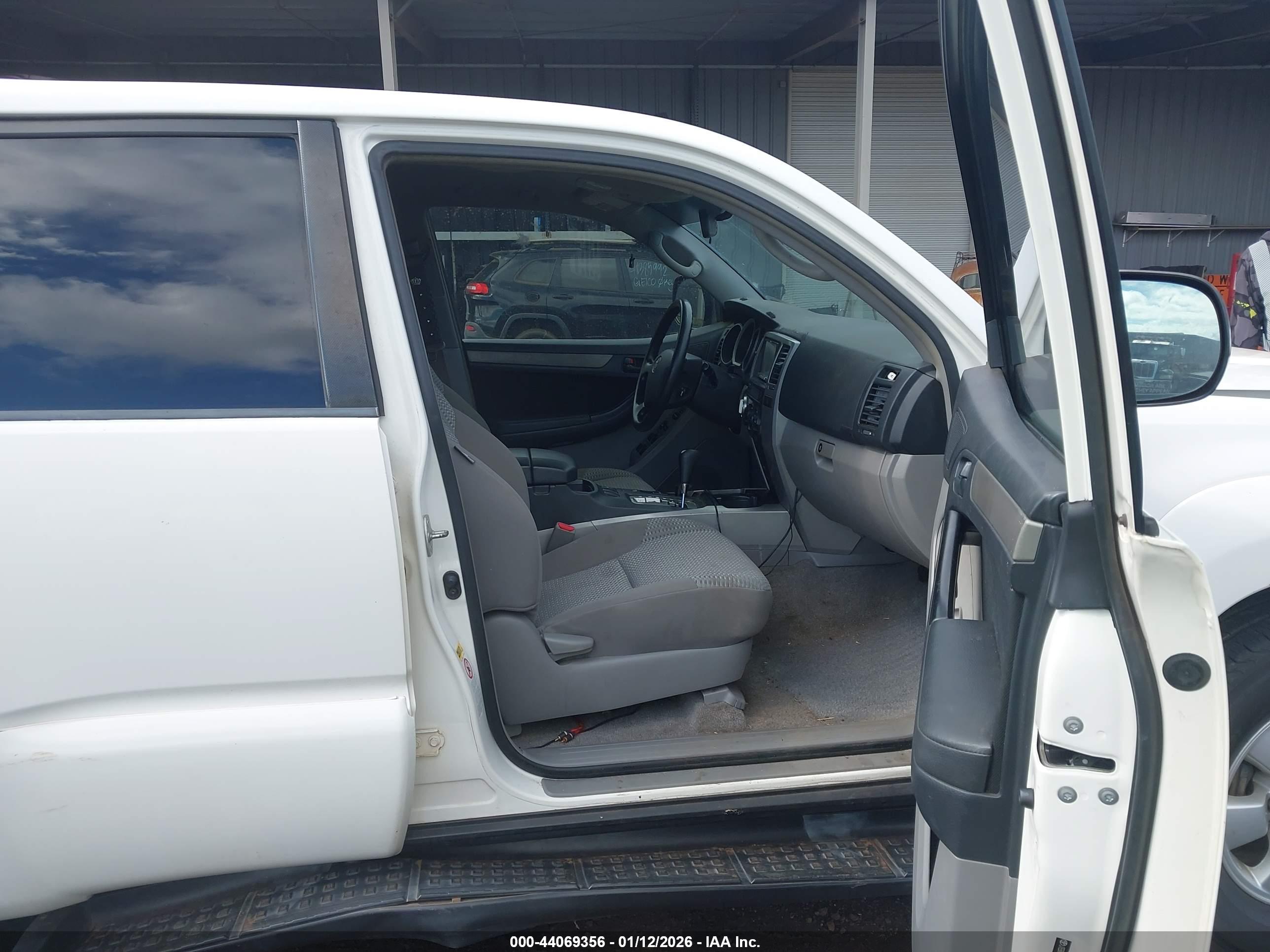 TOYOTA 4RUNNER image 5