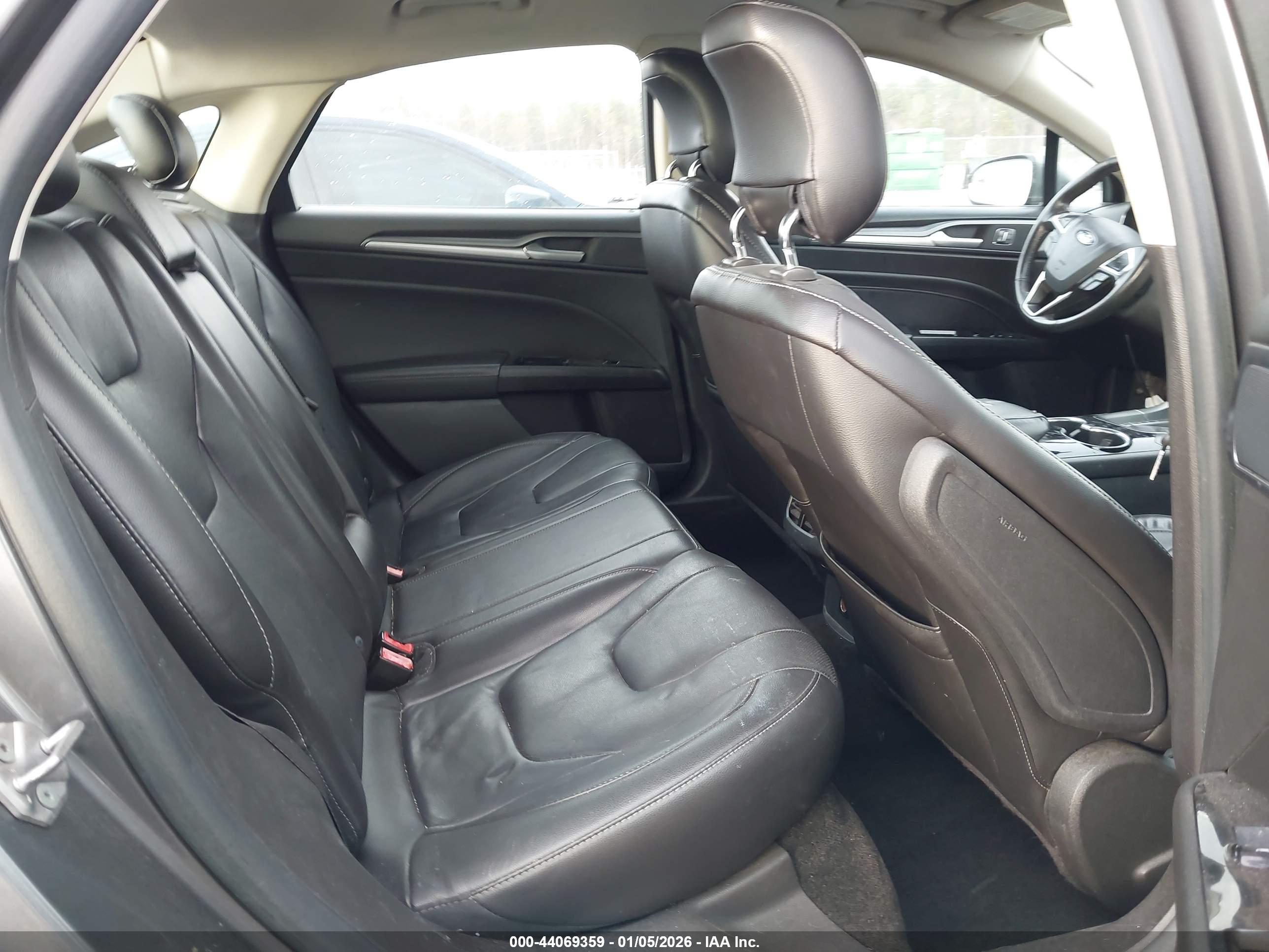 FORD FUSION image 8