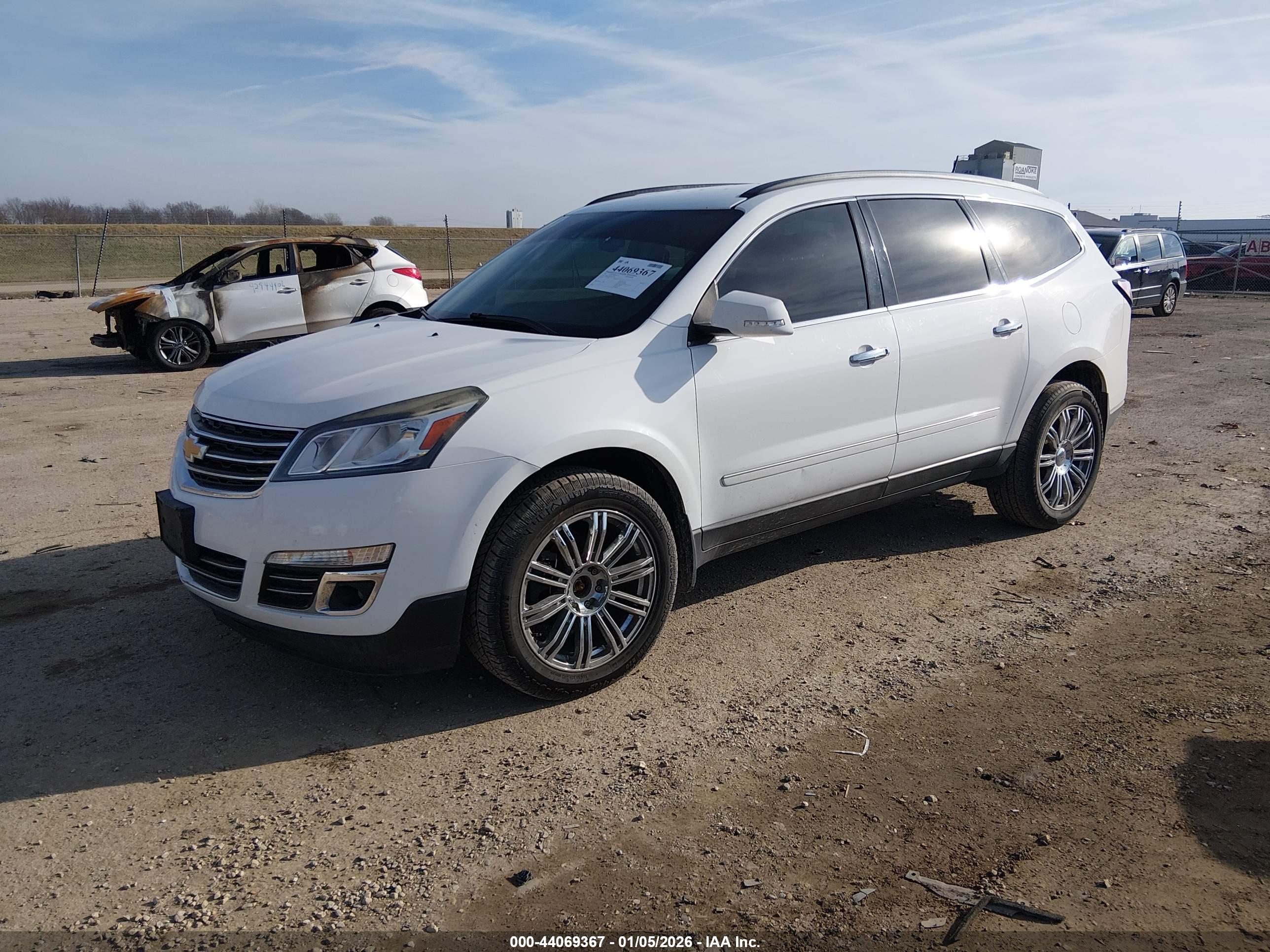 CHEVROLET TRAVERSE image 2