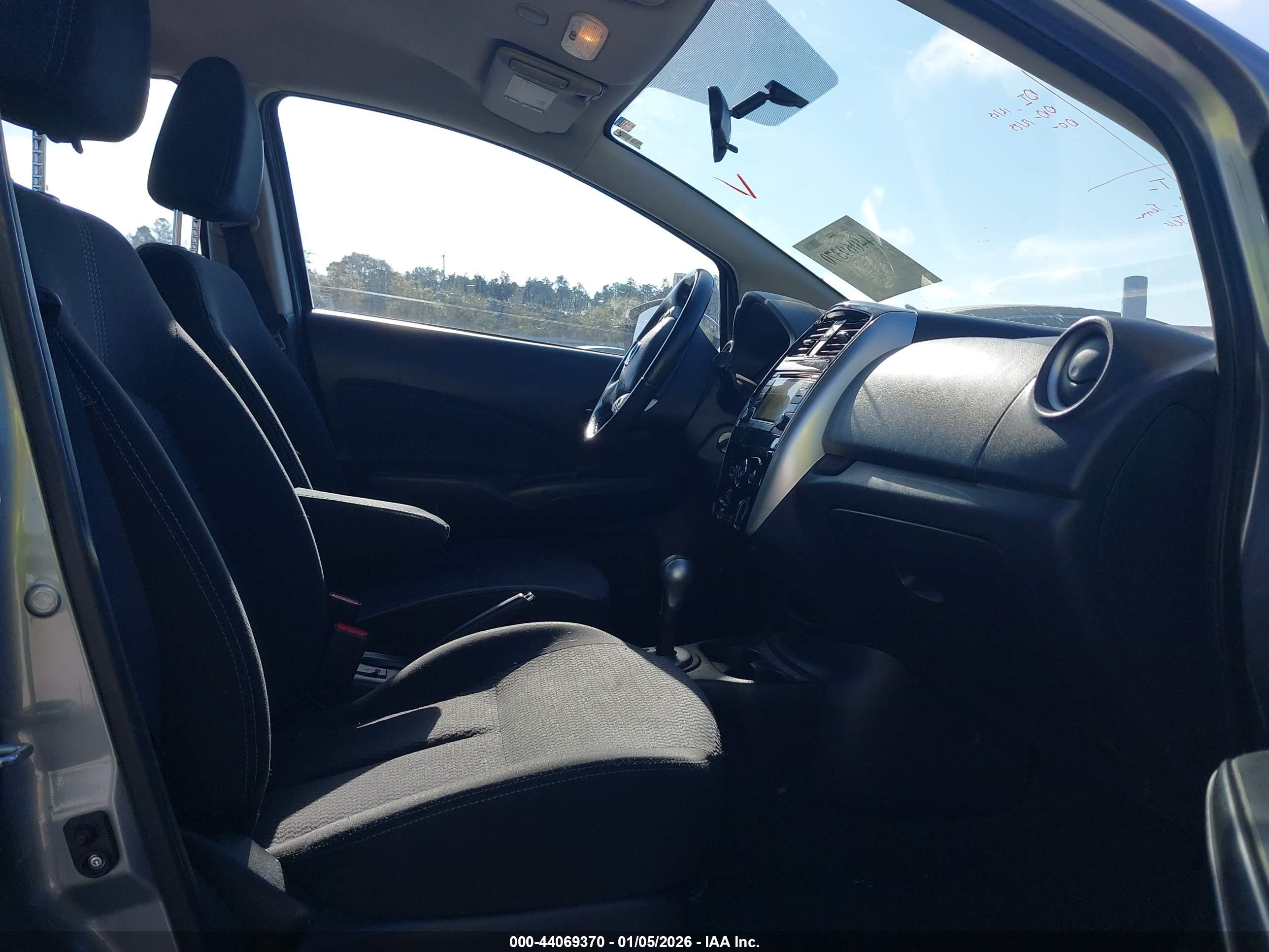 NISSAN VERSA image 5