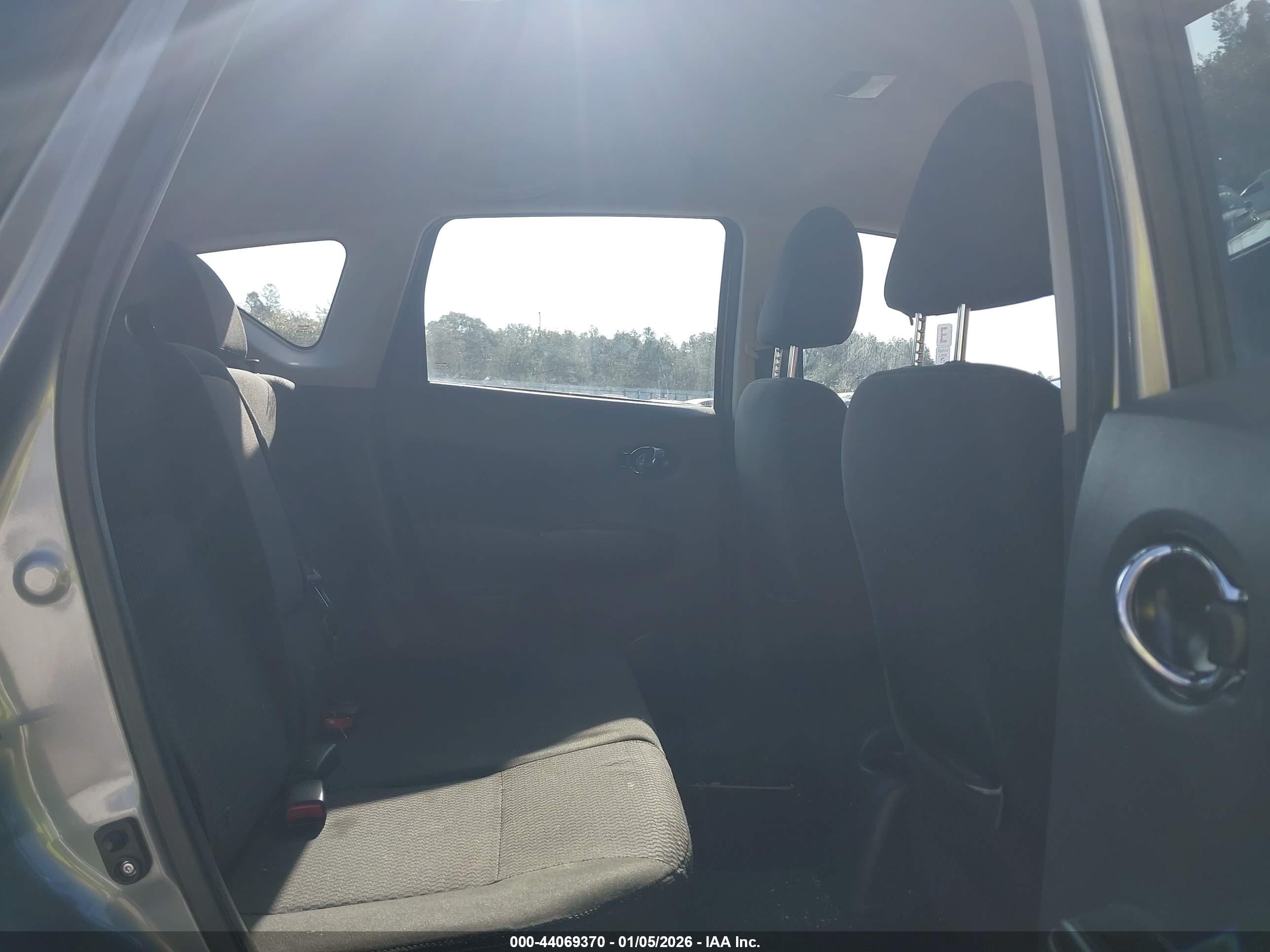 NISSAN VERSA image 8