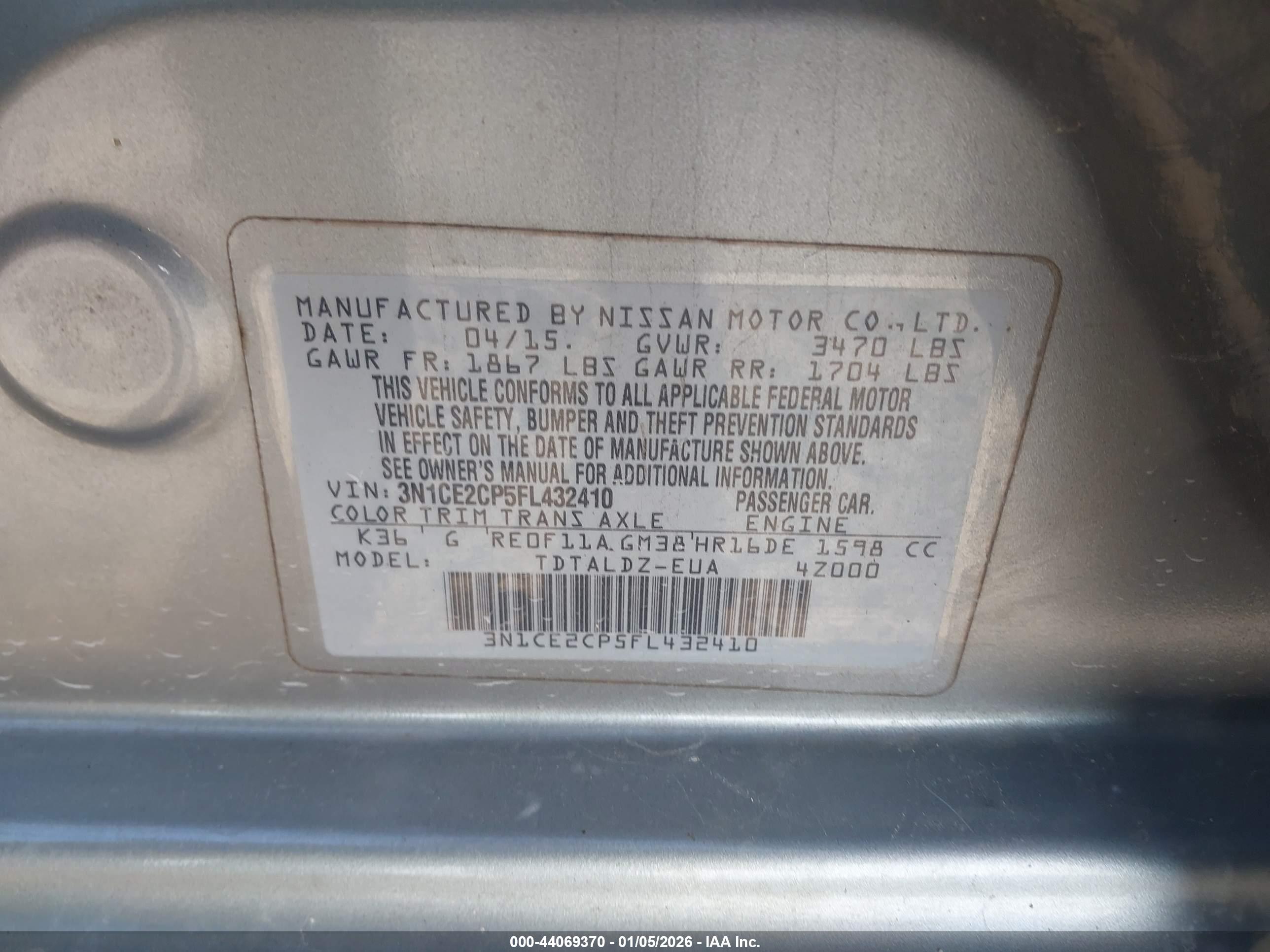 NISSAN VERSA image 9